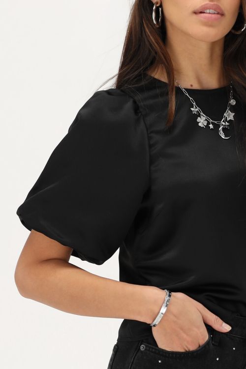 Zwarte top met gepofte mouwen