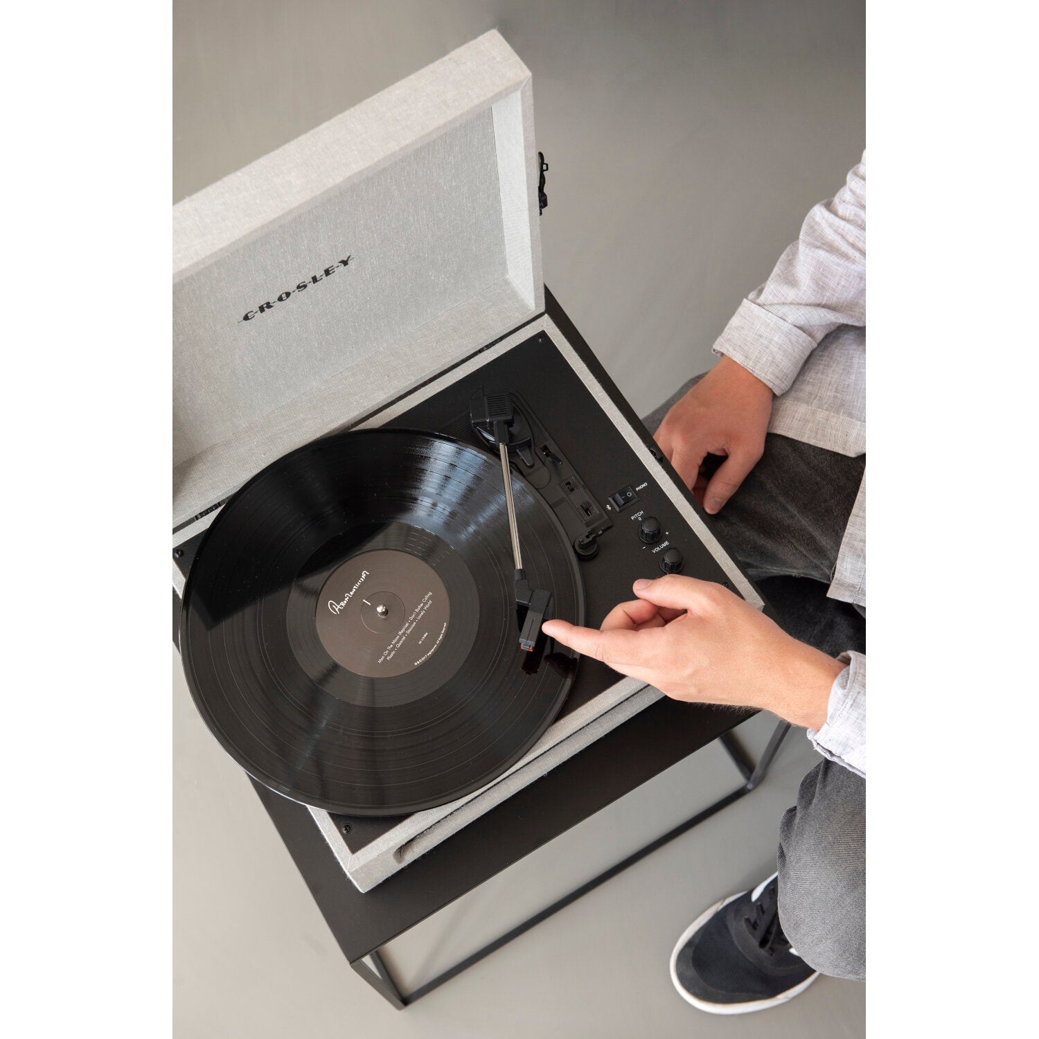 Crosley CR8017B-GY Voyager Grey platenspeler met Bluetooth