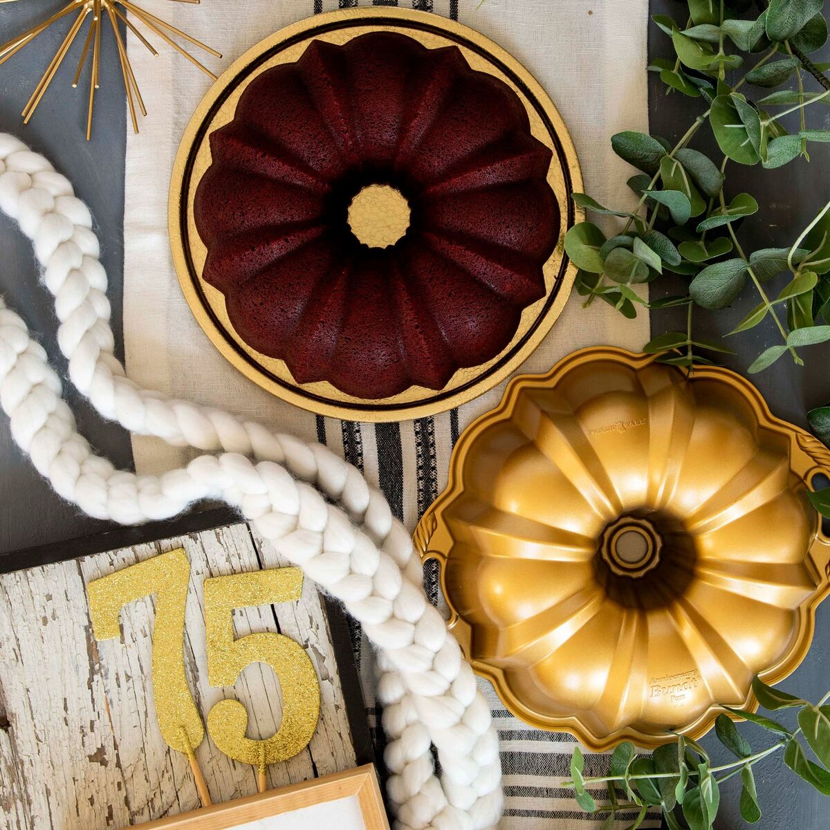 Anniversary Bundt Pan 12-cup