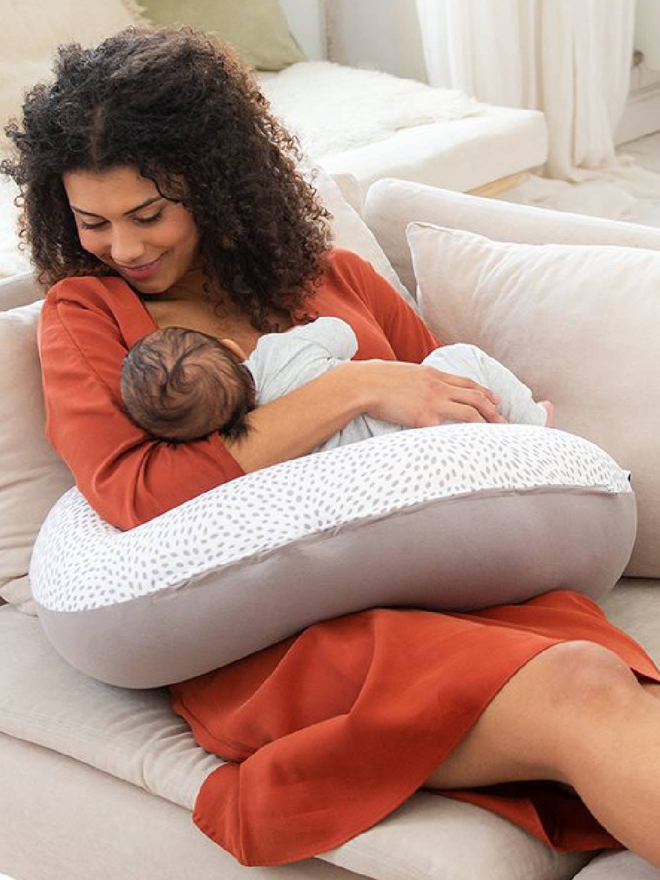 Almofada de amamentação e gravidez BABYMOOV Doomoo Buddy em argila
