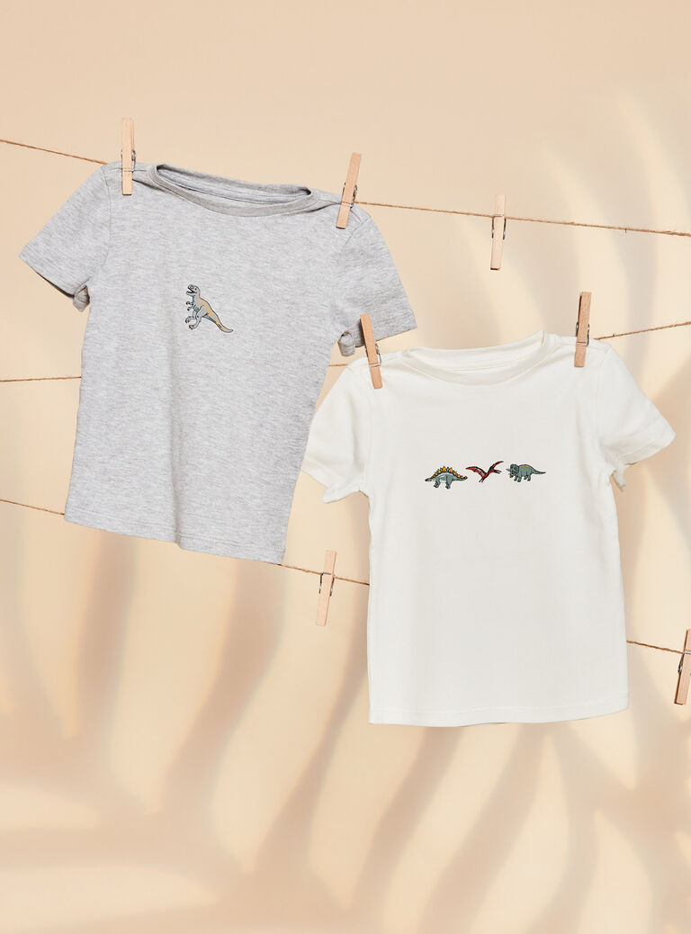 2 T-shirts en coton biologique gris chiné et écrus thème dinosaures