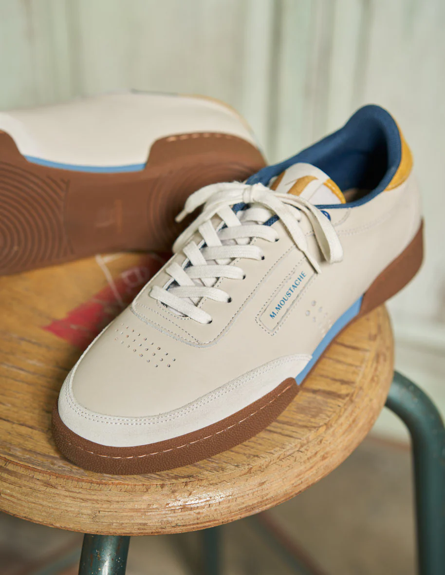 Baskets basses Anatole - Cuir écru, bleu et moutarde