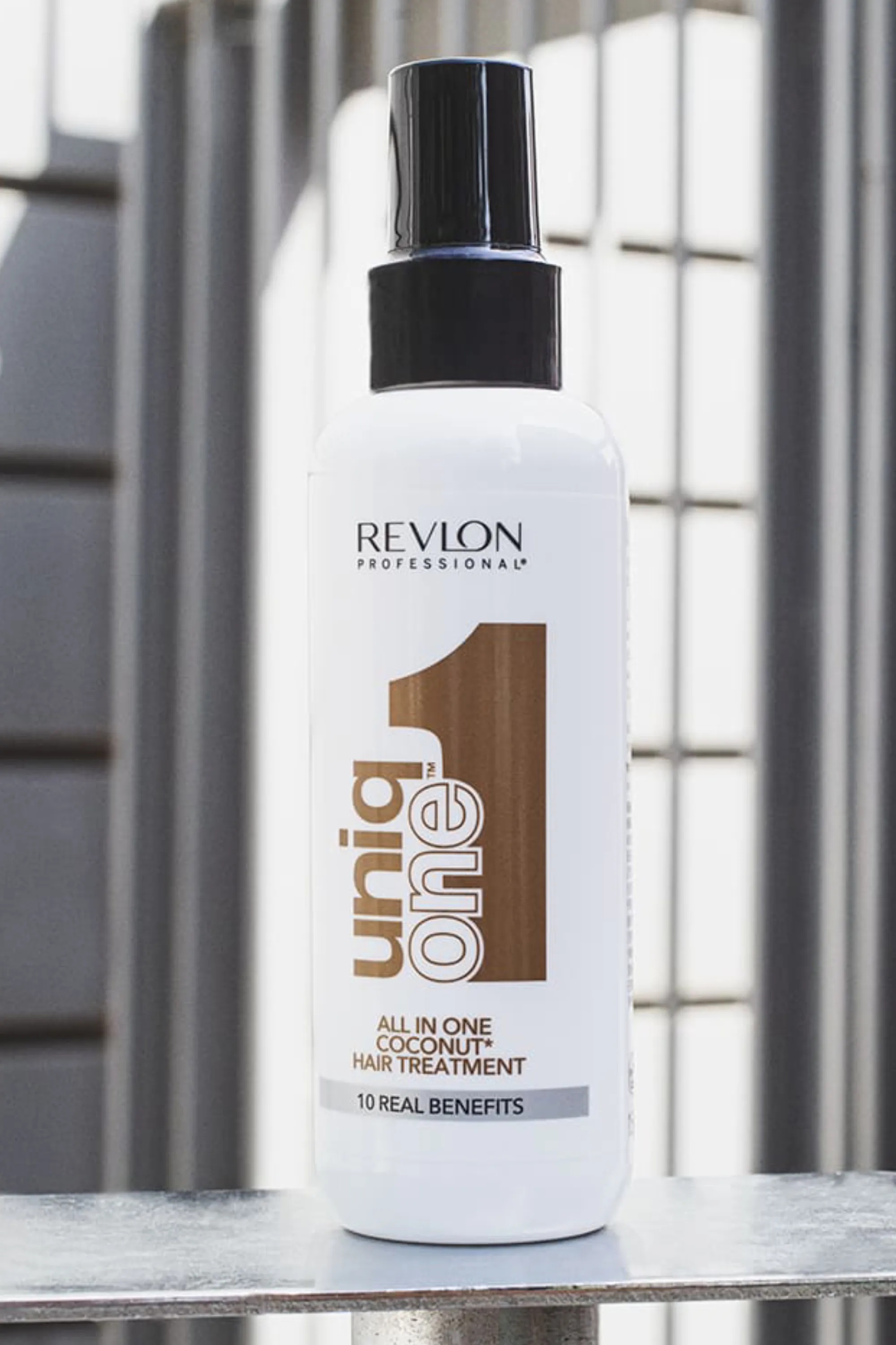 Revlon Professional Masque en spray sans rinçage 10 Bienfaits Parfum Noix de Coco UniqOne™-150 ml