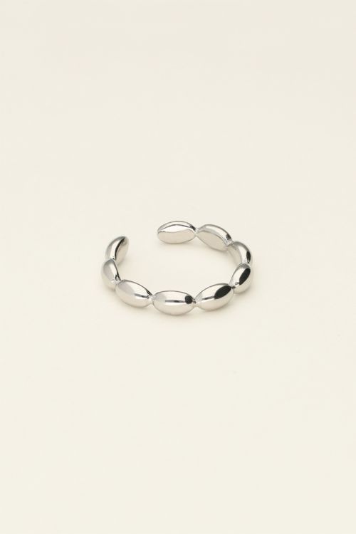 Ring met ovalen patronen