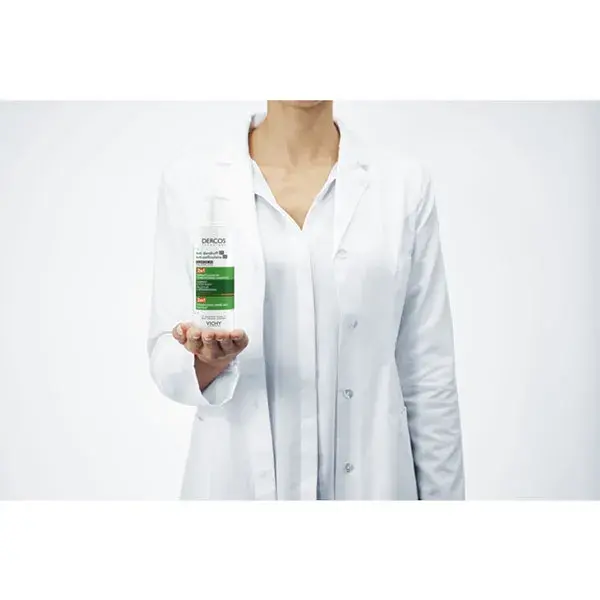 Shampoo desembaraçante 2 em 1 anticaspa Vichy Dercos DS para todos os tipos de cabelo 390ml