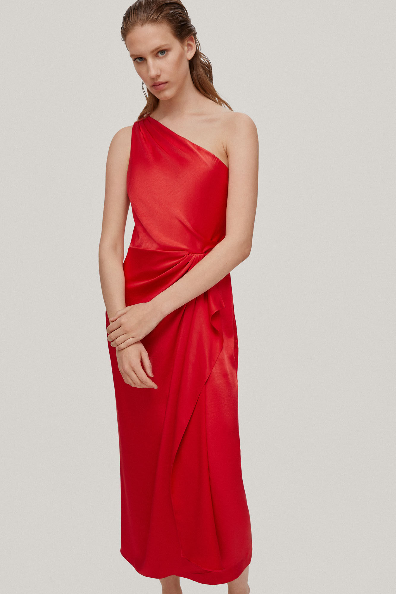 Vestido assimétrico de cetim - Vermelho