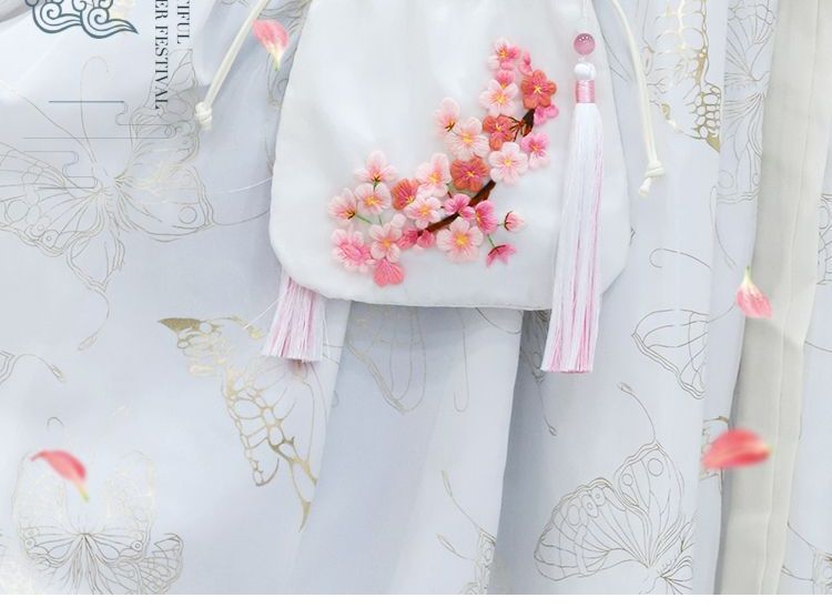 Embroidery Kingdom - DIY borduurpakket voor een tas met kwastjes
