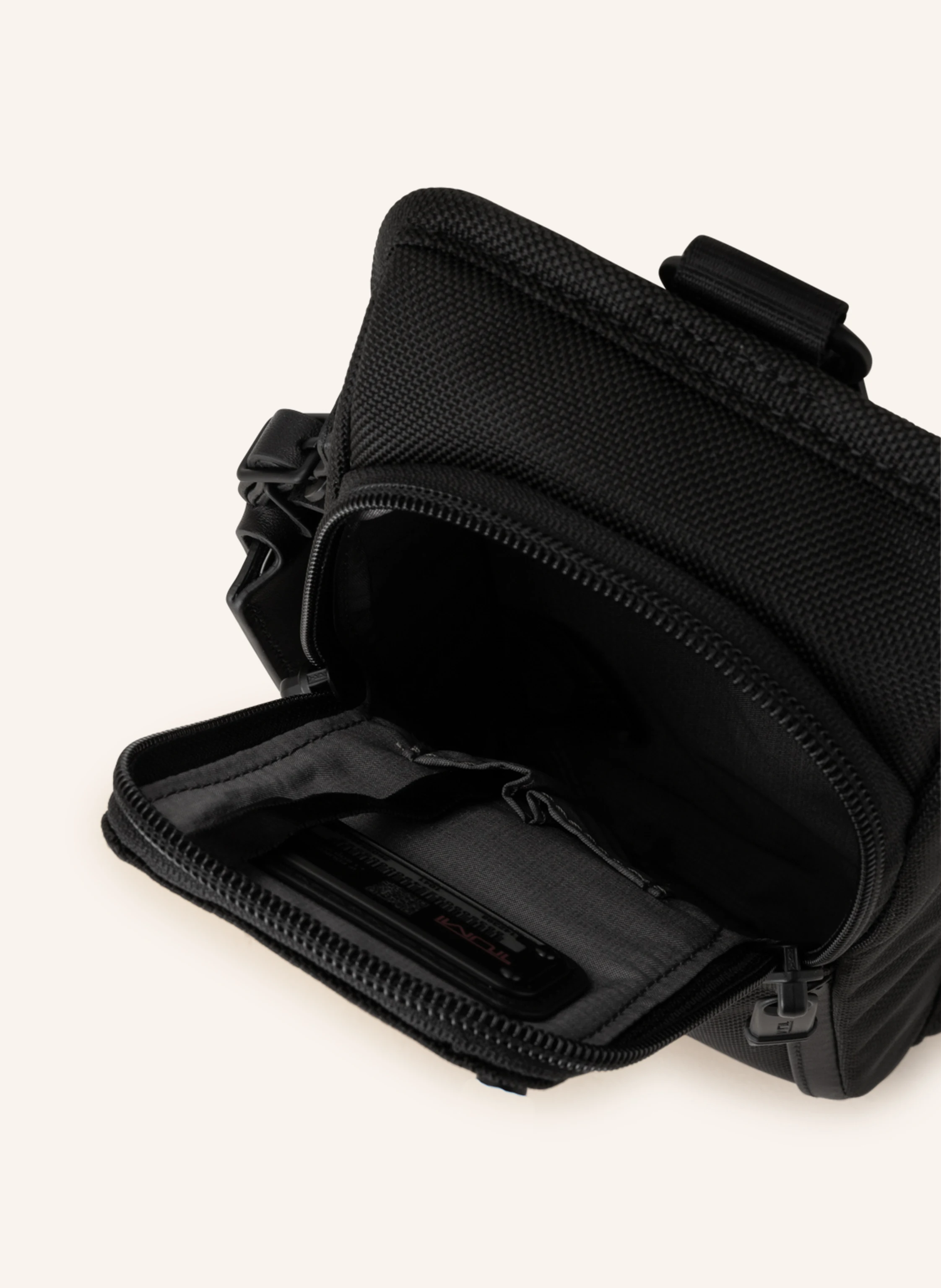 TUMI ALPHA Umhängetasche COMPACT SLING