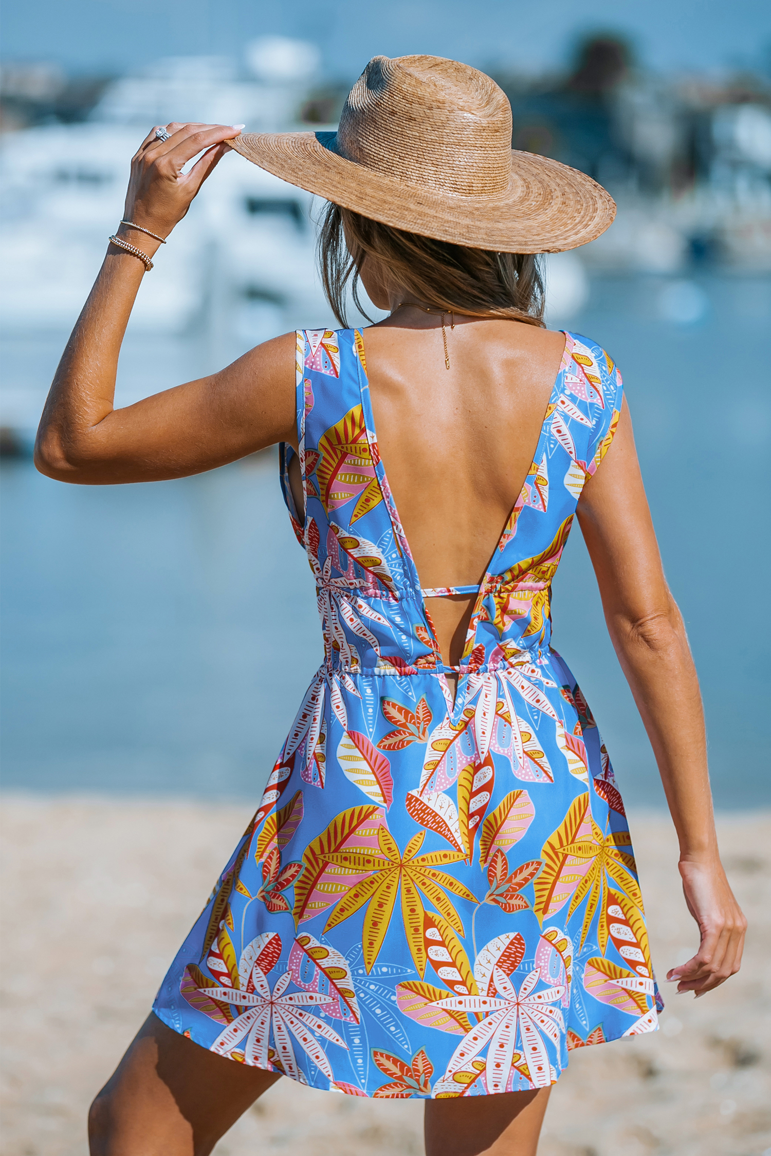 Robe mini sans manches avec dos nu à lacer