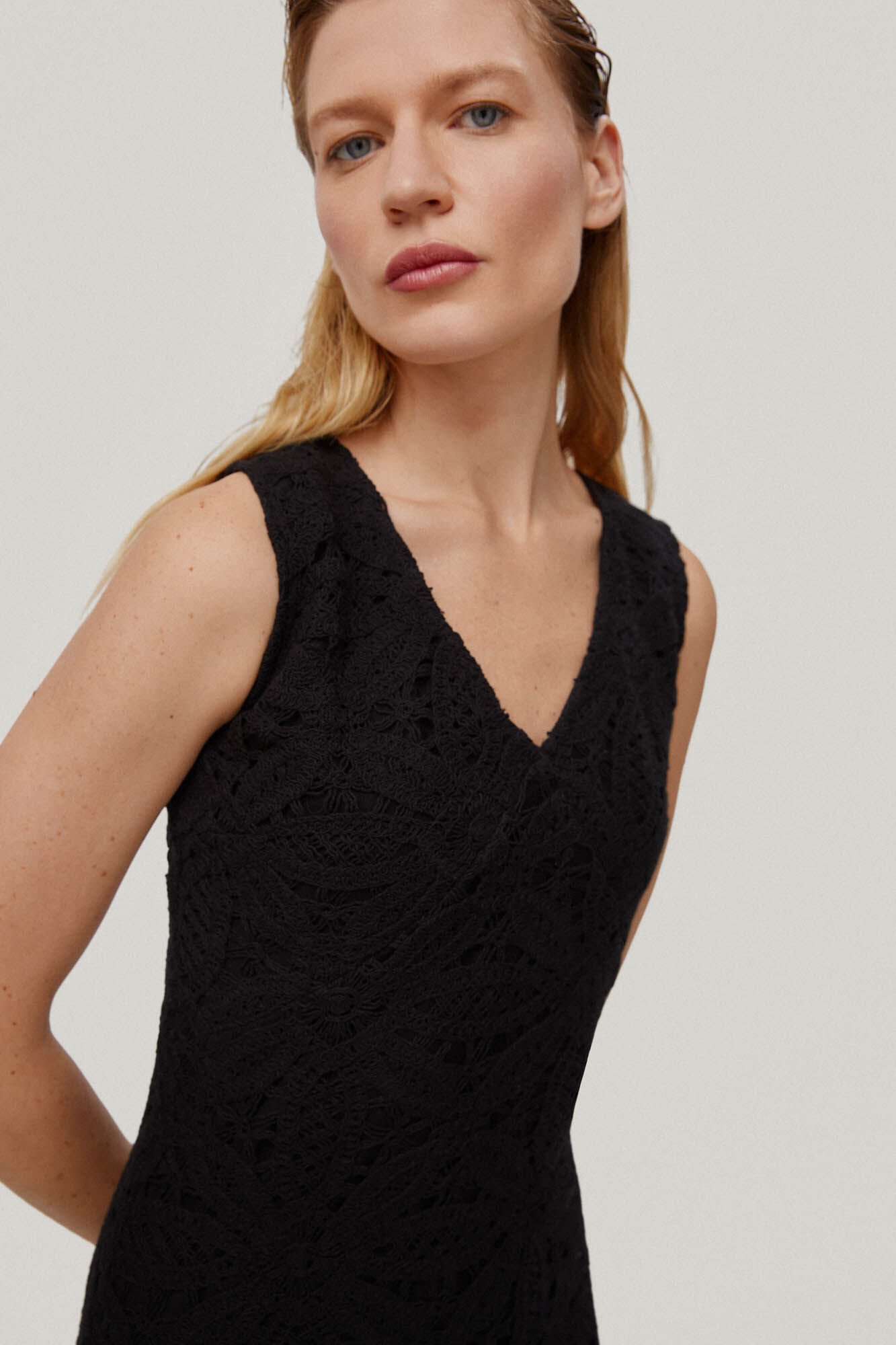 Vestido midi longo com alças de crochê, decote em bico e saia desbotada - Preto