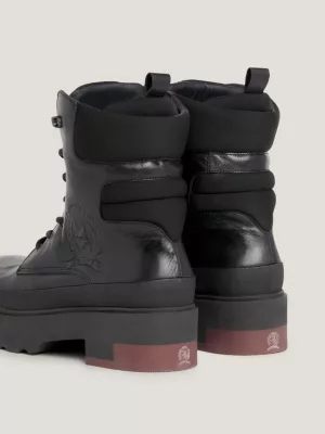Botas de cano curto com travas e cadarço em couro Crest