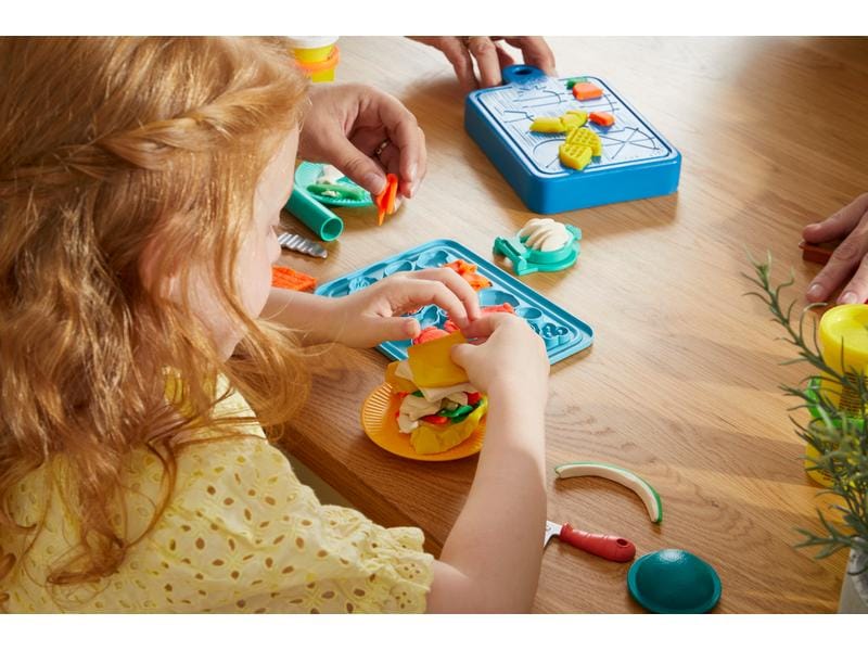 Play-Doh Knetspielzeug Kleiner Chefkoch Starter-Set Set mit 14 Küchen-Accessoires