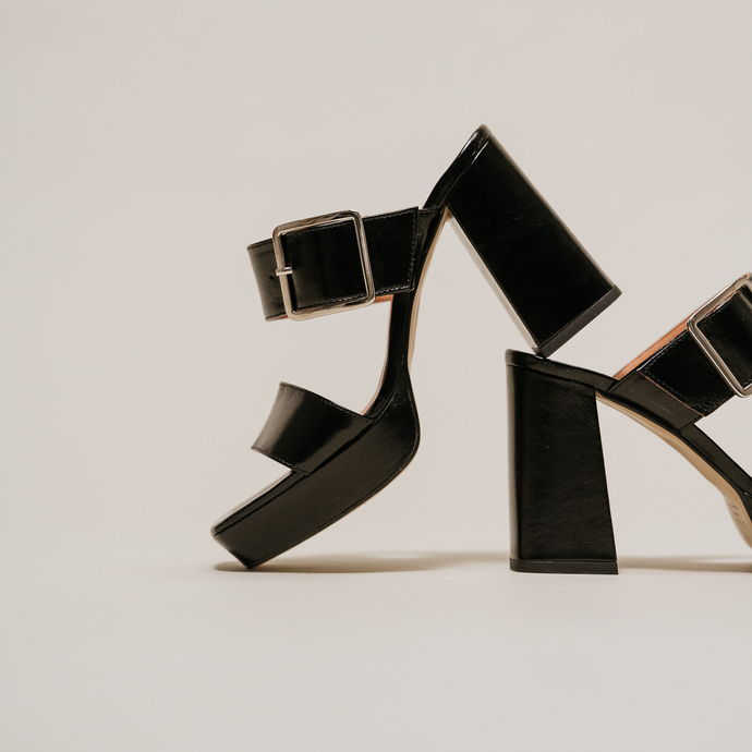 Mules à talons et boucles  en cuir vieilli noir