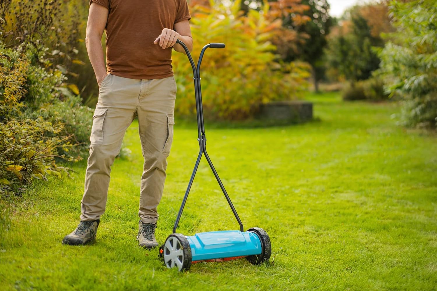 Gardena Classic Spindelmäher 400: Handrasenmäher mit 40cm Arbeitsbreite für bis zu 200 m² Rasenfläche, Messerwalze aus Qualitätsstahl, berührungslose Schneidetechnik, geräuscharm und präzise (4018-88)