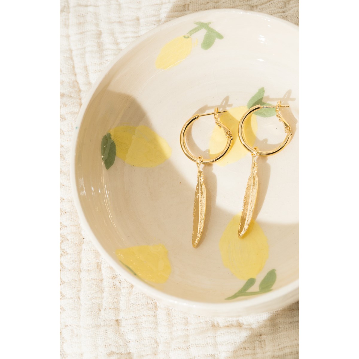 mini boucles d'oreilles créoles plumes doré à l'or fin - PHÉBÉ