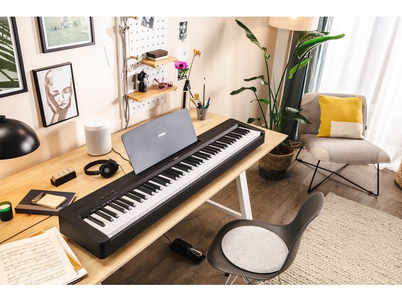 Yamaha E-Piano P-145BT Portables Piano mit 88 Tasten und Bluetooth