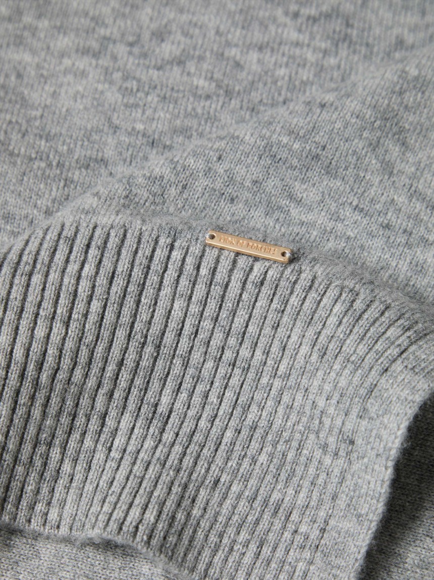 Camisola de gola alta em lã