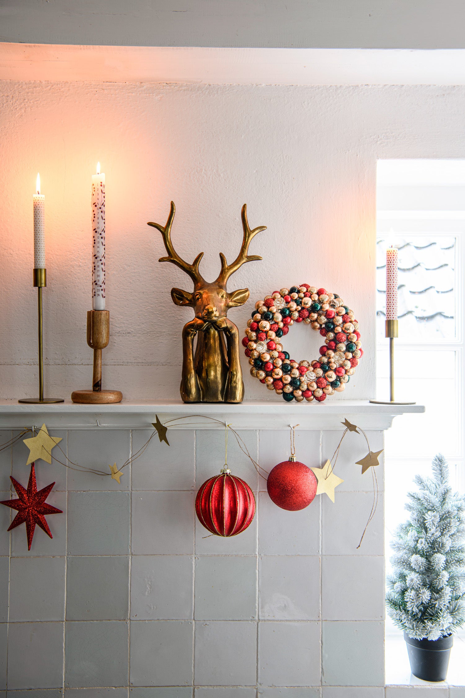 Dinerkaars Advent wit / rood 7,5 uur D 2,7 H 29 cm