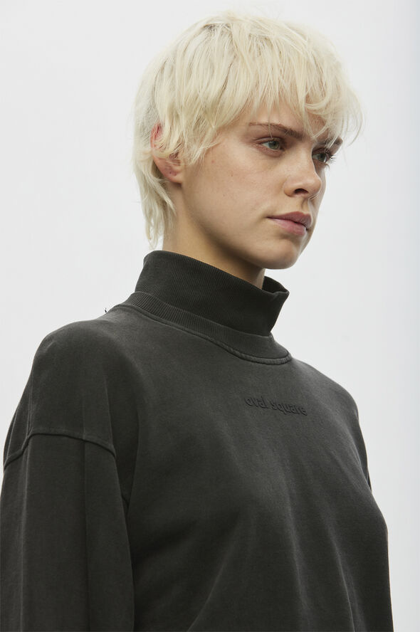 Oval Square Noel Rib Crewneck Black washed