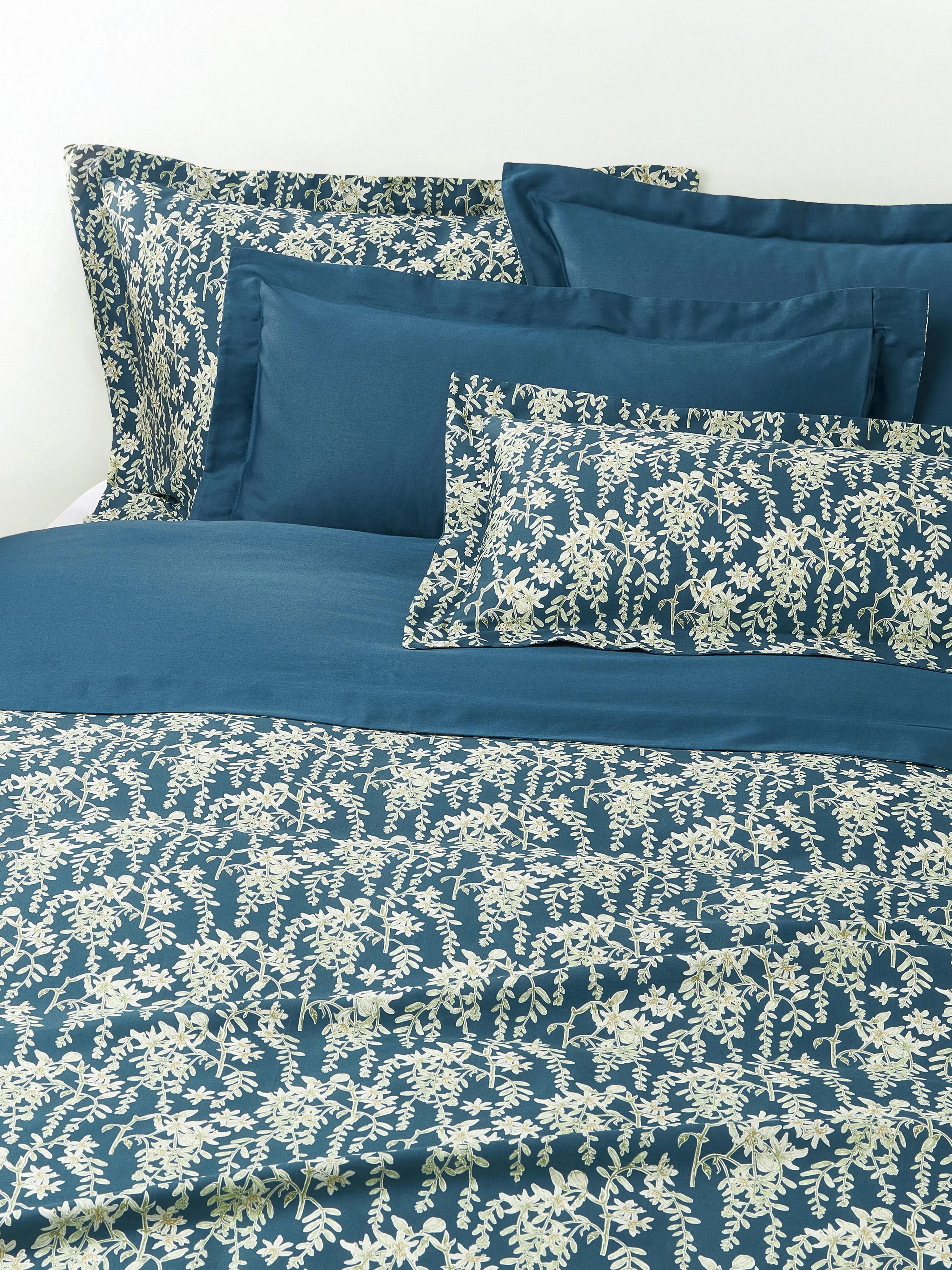 Katoensatijnen kussenhoes Leticia met bloemenprint