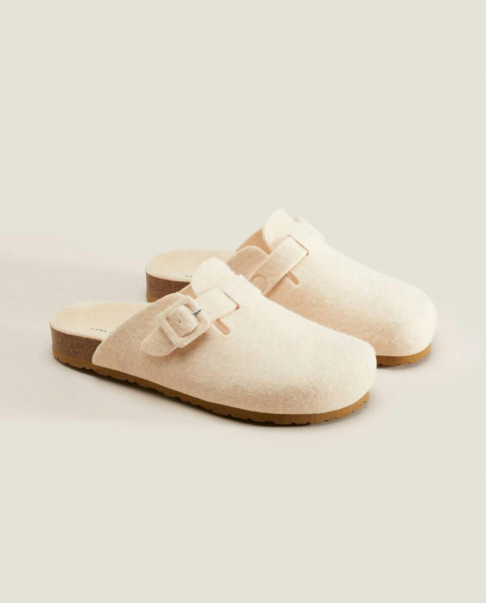 Chinelo Mule de feltro com fivela revestida