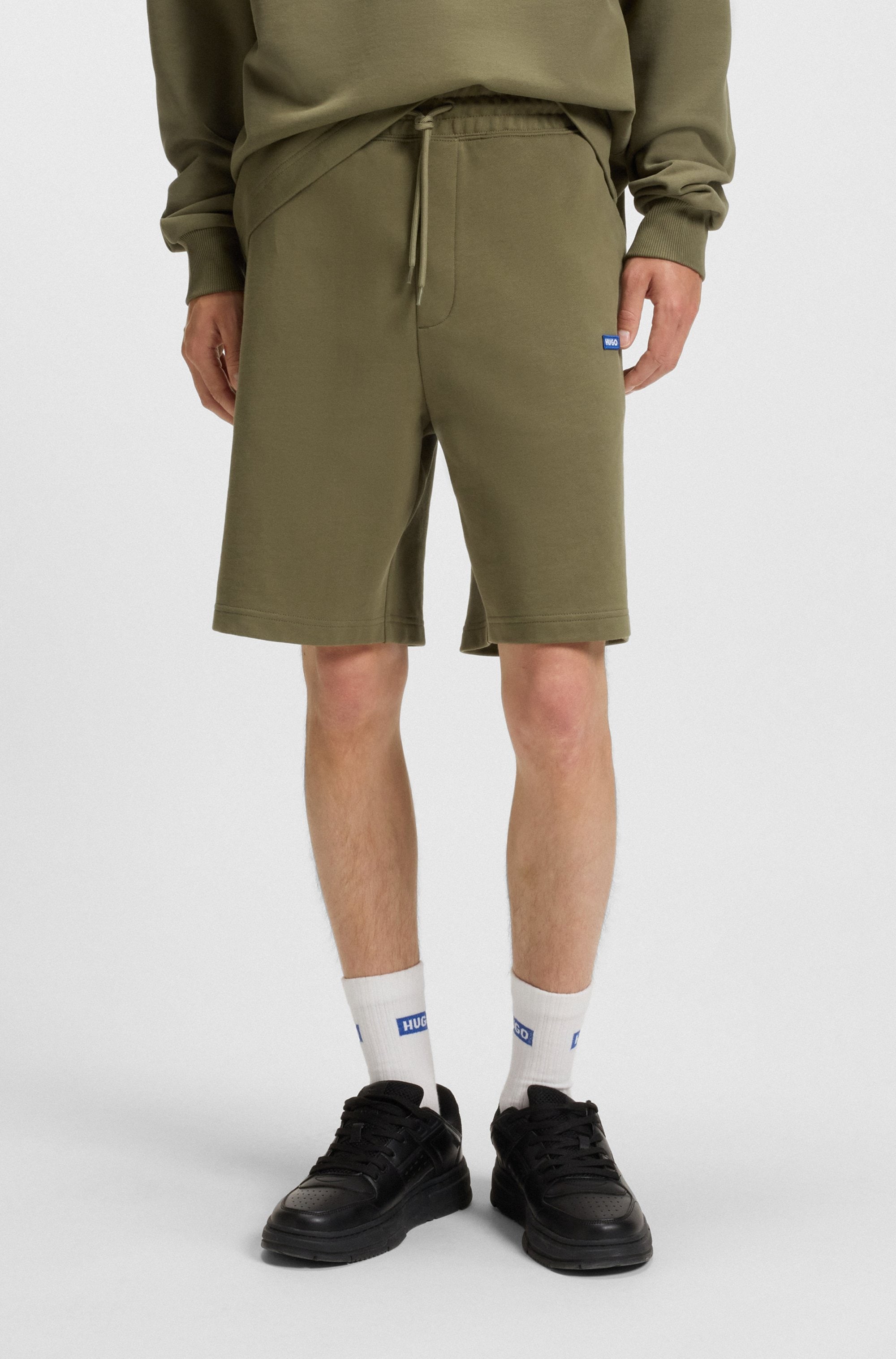 HUGO Blue Sweatshorts »Nasensio«  mit Markenlabel