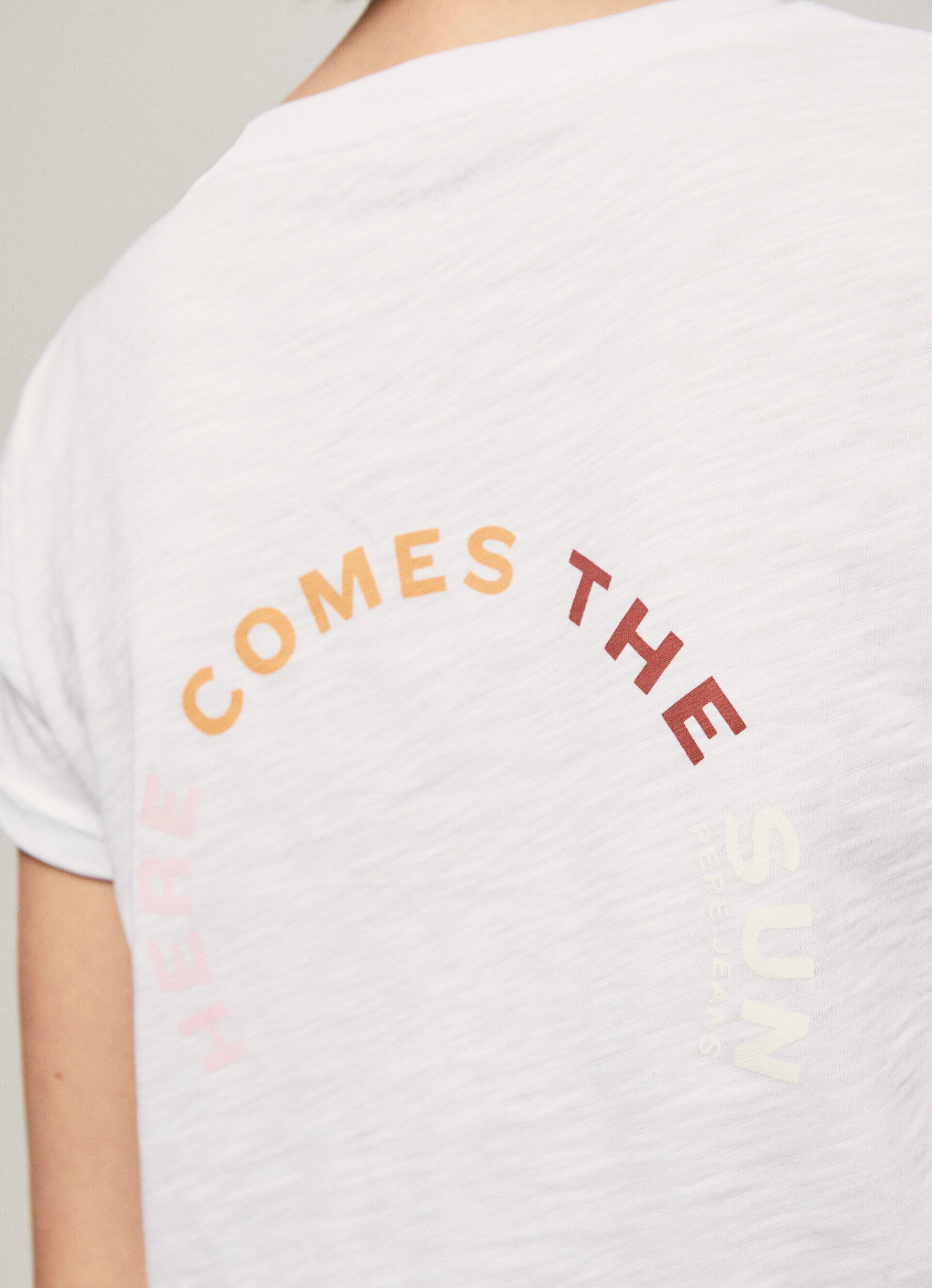 CAMISETA COM LOGOTIPO ESTAMPADO - branca
