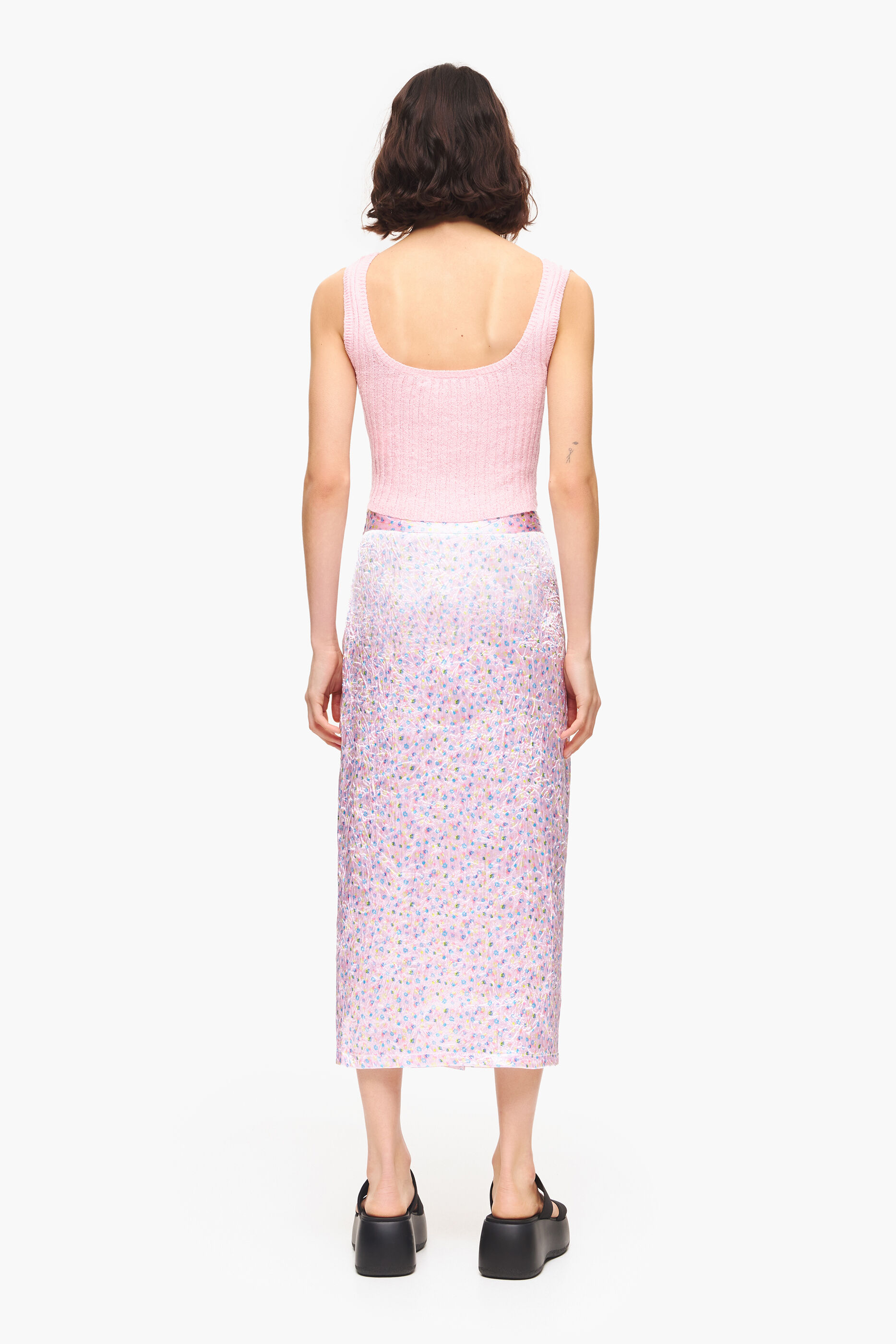 Saia pareô midi com estampa de mini flores rosa