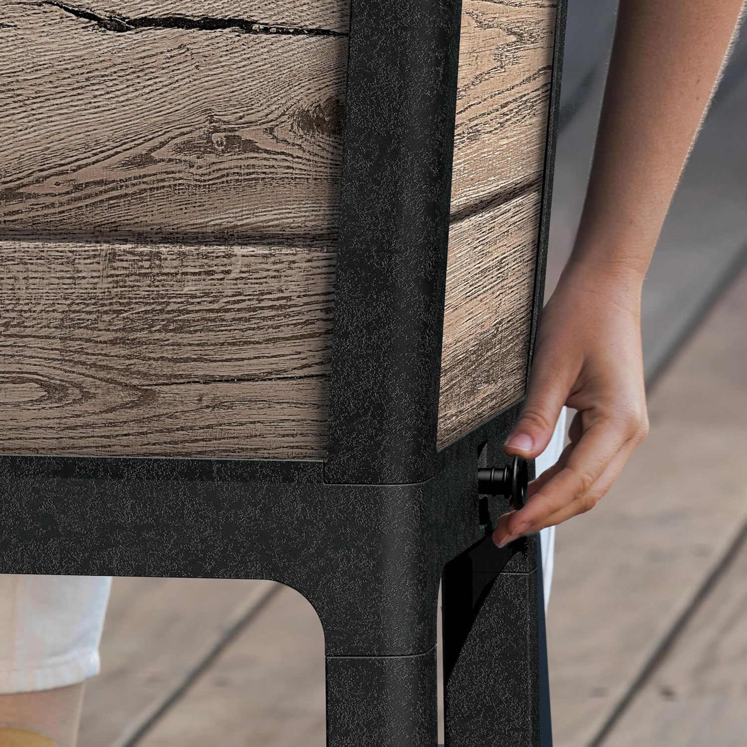 Keter Hochbeet Darwin 110L – Pflanzkasten/Hochbeet in Holzoptik Pinie – Wetterfestes Gemüsebeet mit Selbstbewässerung & Ablauf – Ergonomische Arbeitshöhe für Balkon & Garten (113x47x80 cm)