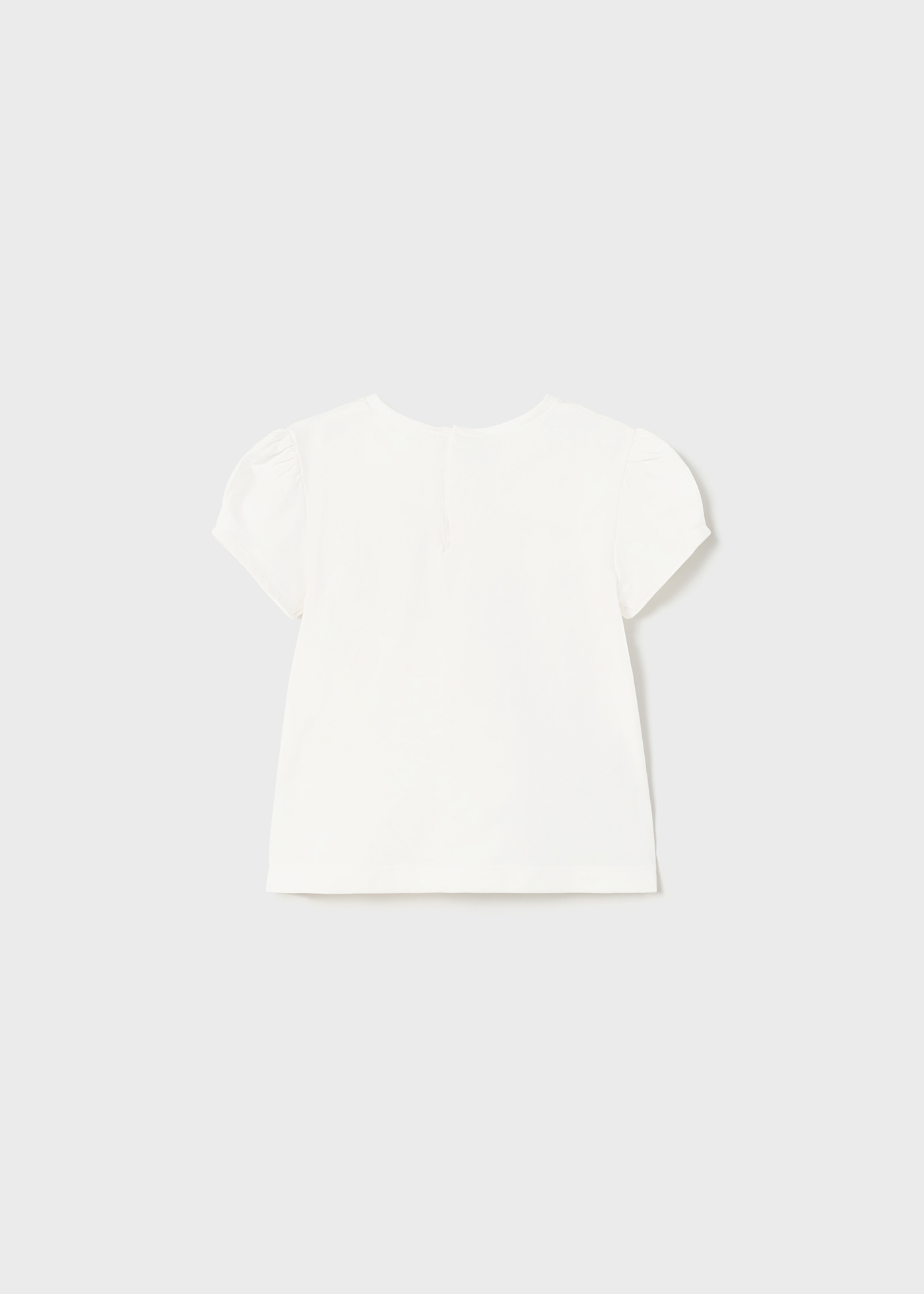 Camiseta infantil com estampa feita em algodão sustentável.