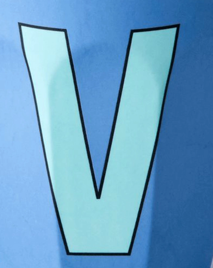 Melamin-Becher LETTER V - MEDIUM in new dusty blue
