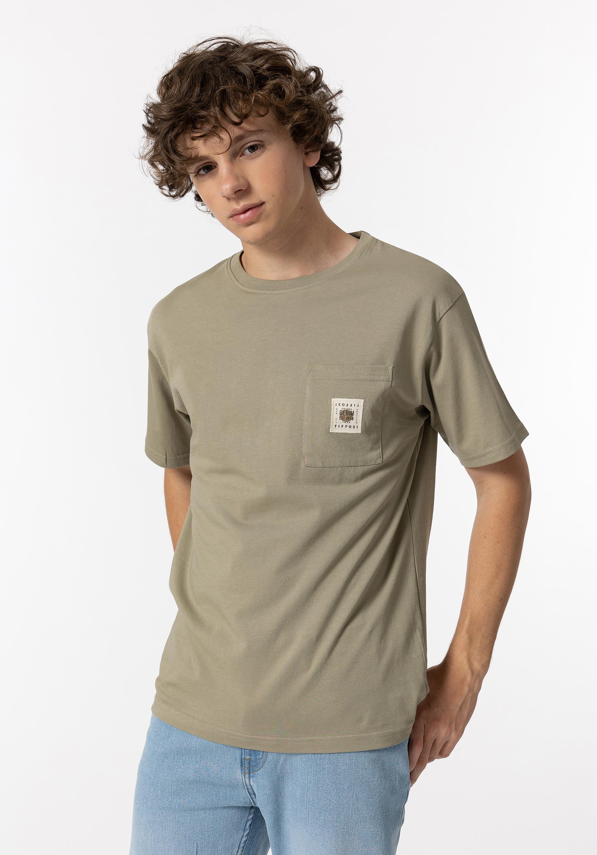 T-shirt com Bolso Frontal