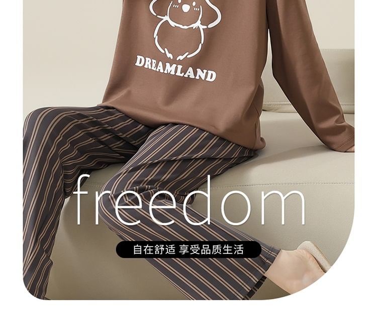 Jeony - Loungewearset: gewatteerd T-shirt met lange mouwen en print en gestreepte broek