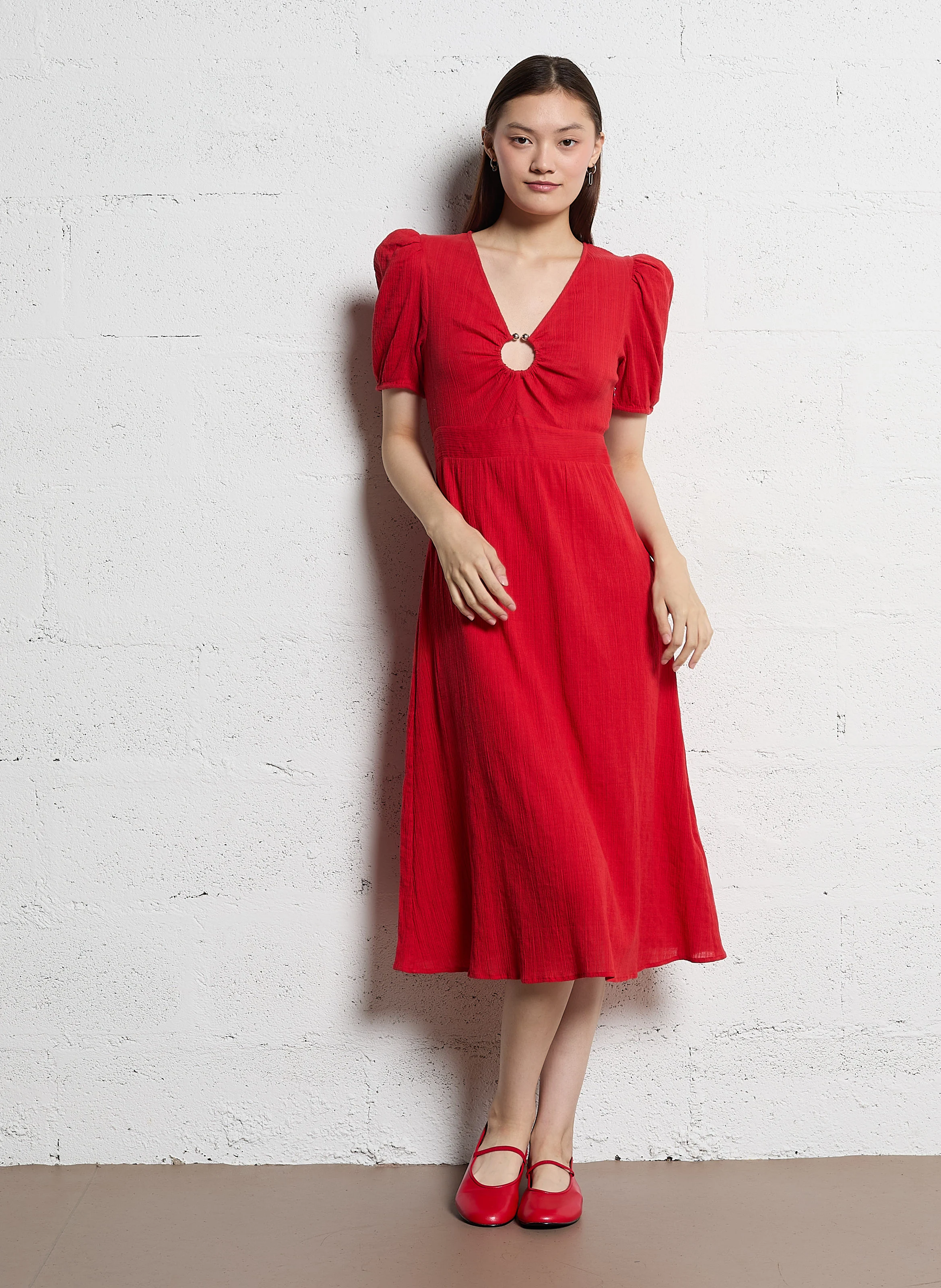 STELLA - Robe midi col v à manches courtes en coton| Rouge