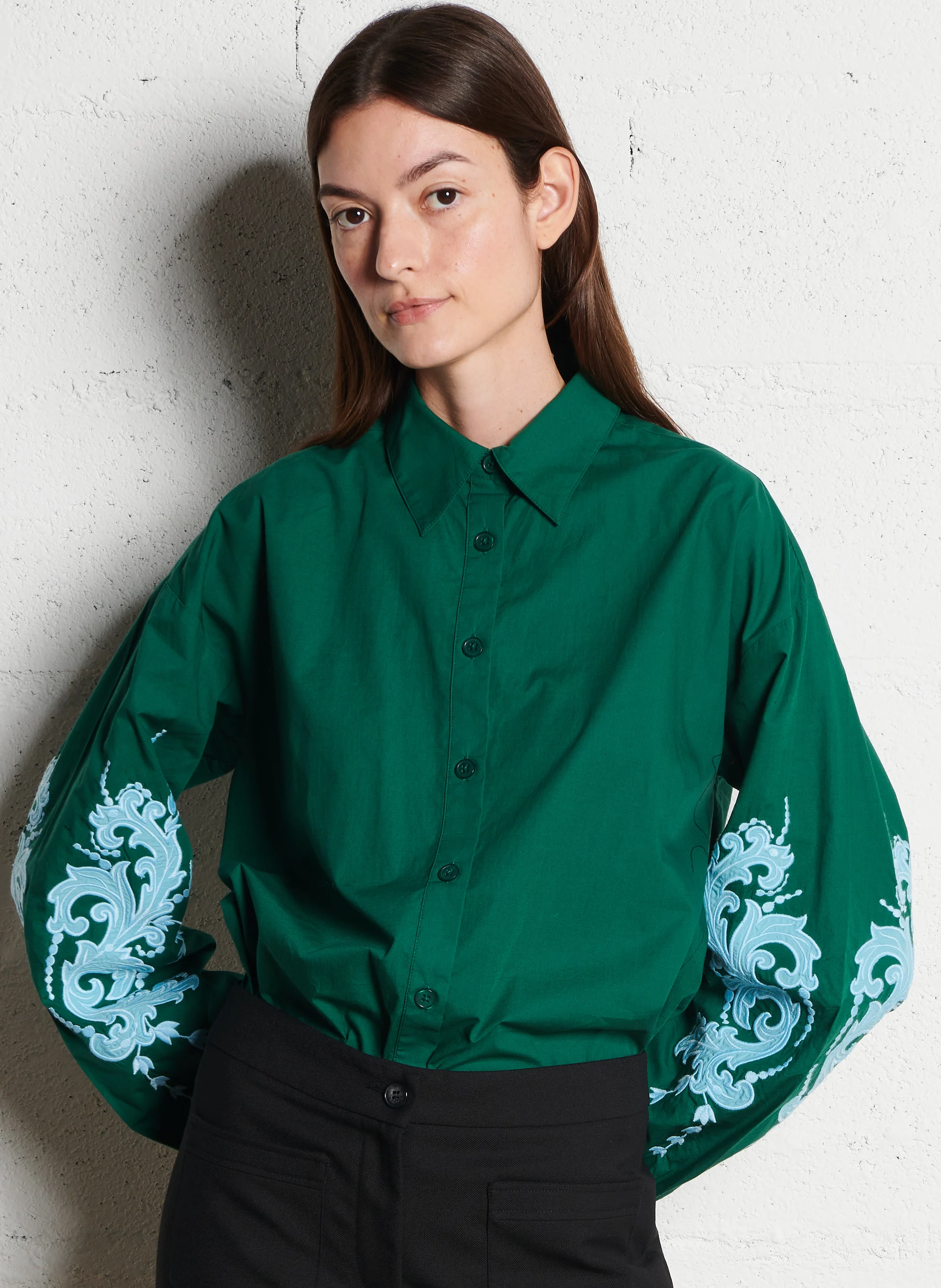 PAULE - Chemise col classique droite en coton brodé | Vert
