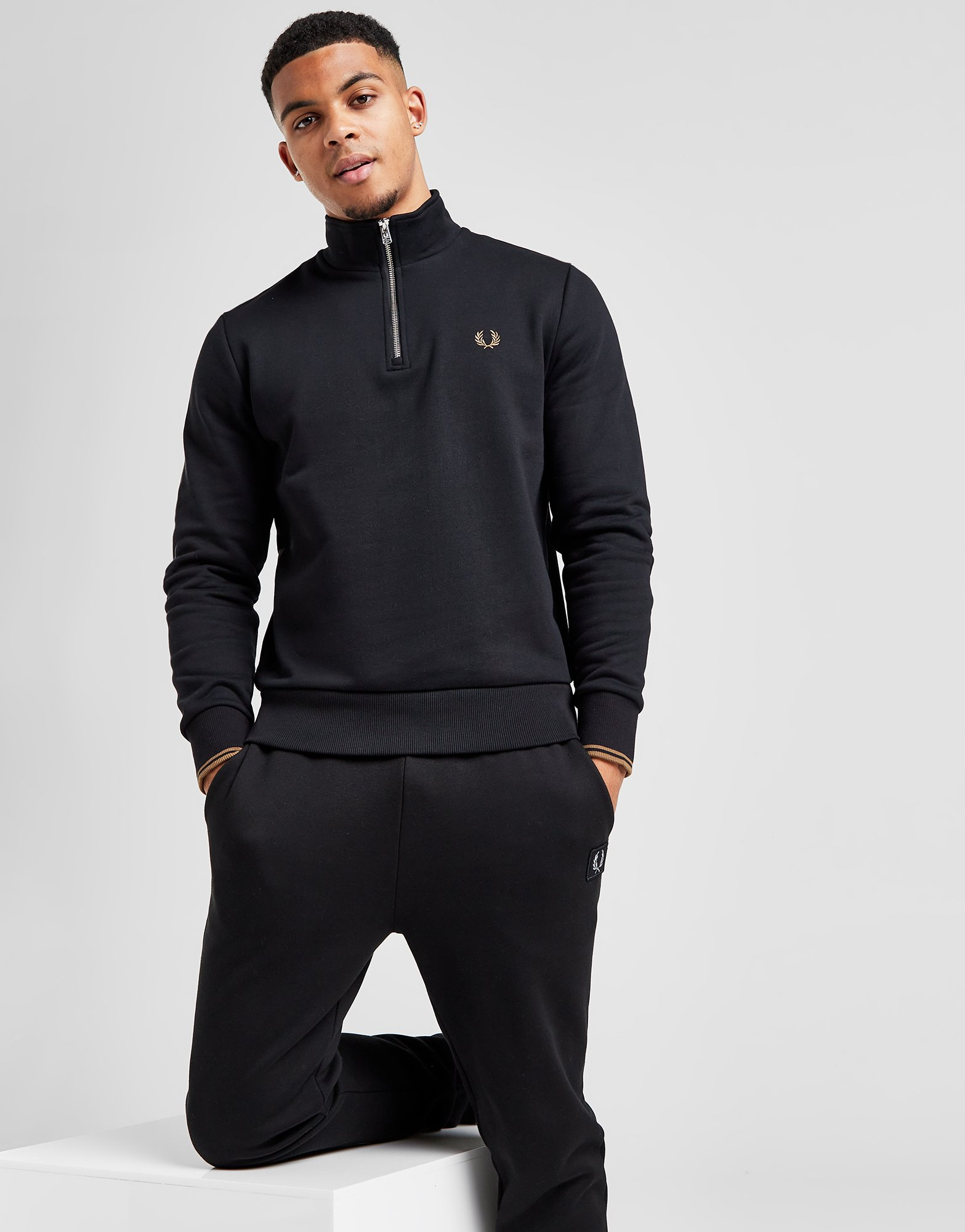 Fred Perry Sweatshirt Zippé 1/4 Badge Homme
