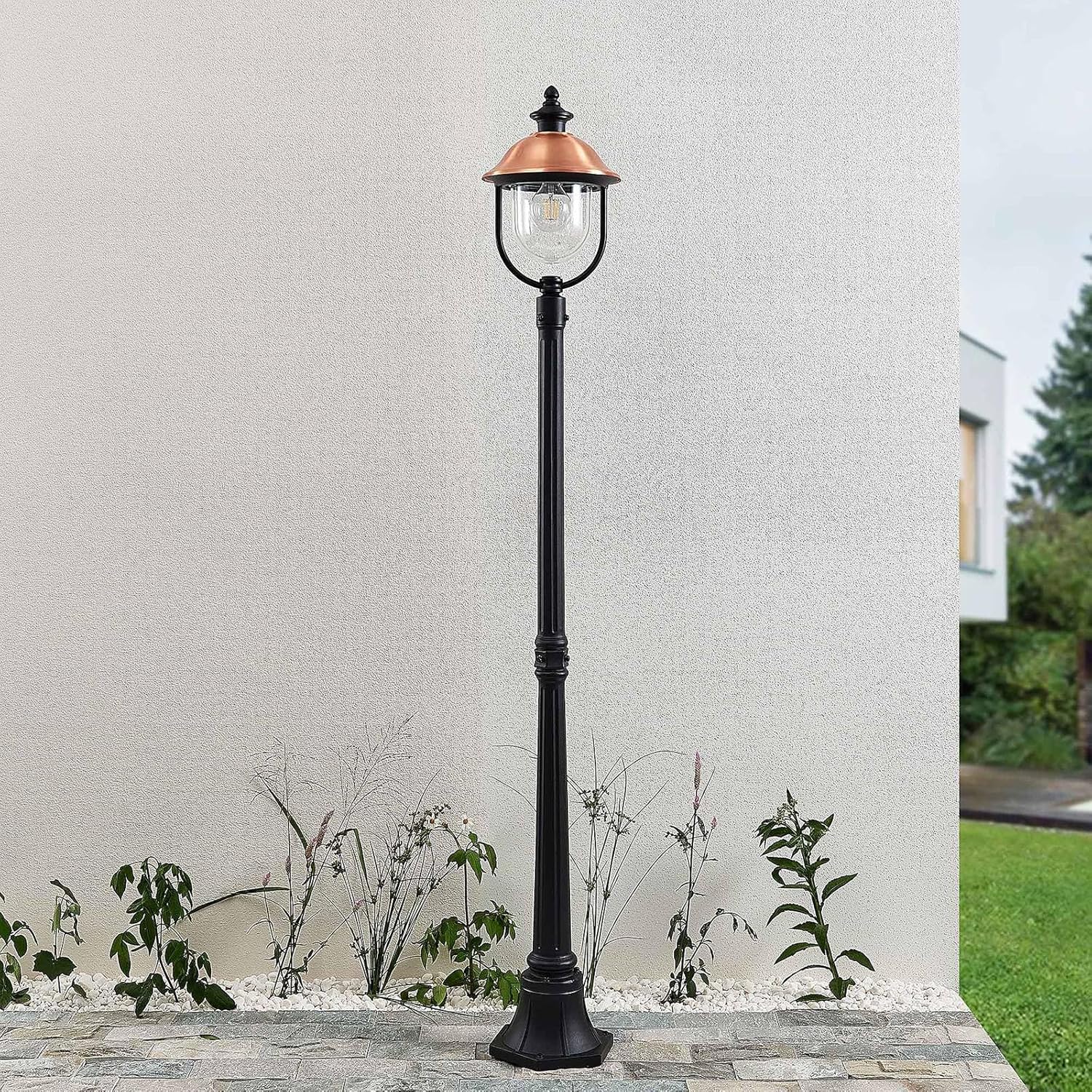 Lindby Mastleuchte außen Clint (spritzwassergeschützt (Retro, Vintage Antik) in Kupfer aus Aluminium (1 flammig E27) - Kandelaber Außenleuchte