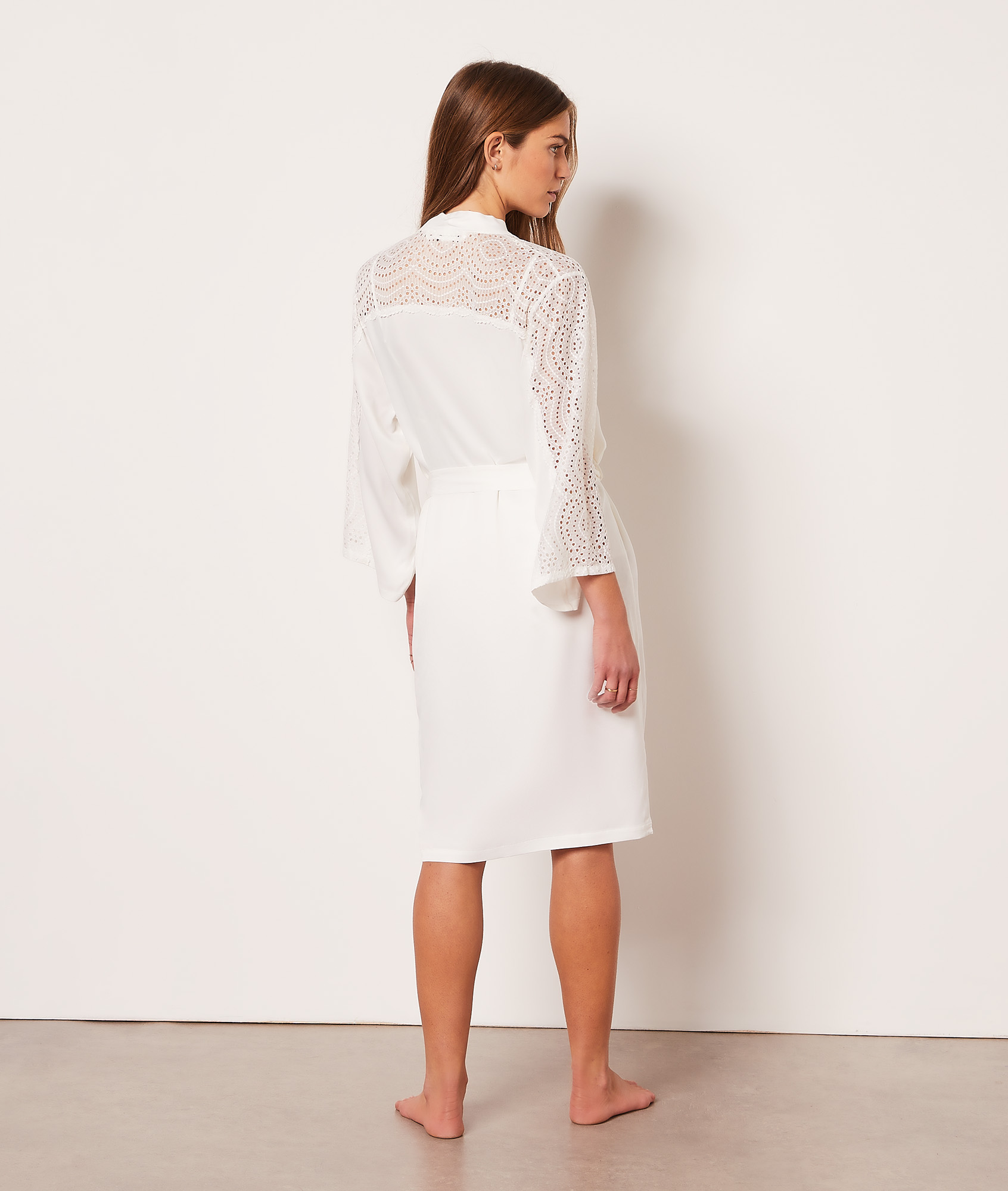 Déshabillé détails broderie anglaise