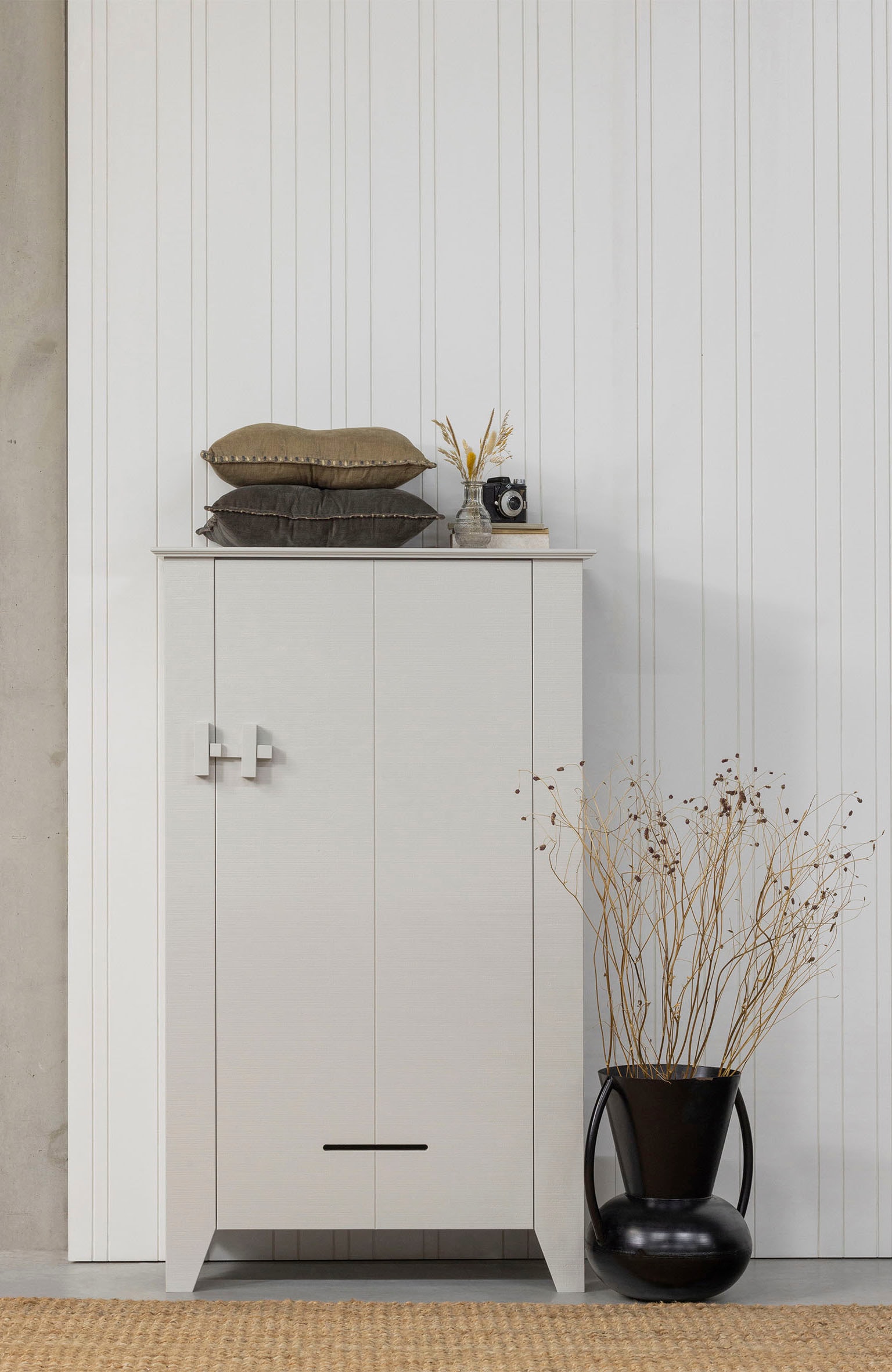 WOOOD Stauraumschrank »Gijs« Bauernschrank mit Griff, H 142 cm x B 85 cm