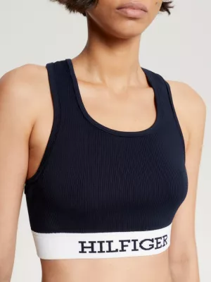 Top esportivo justo ao corpo
