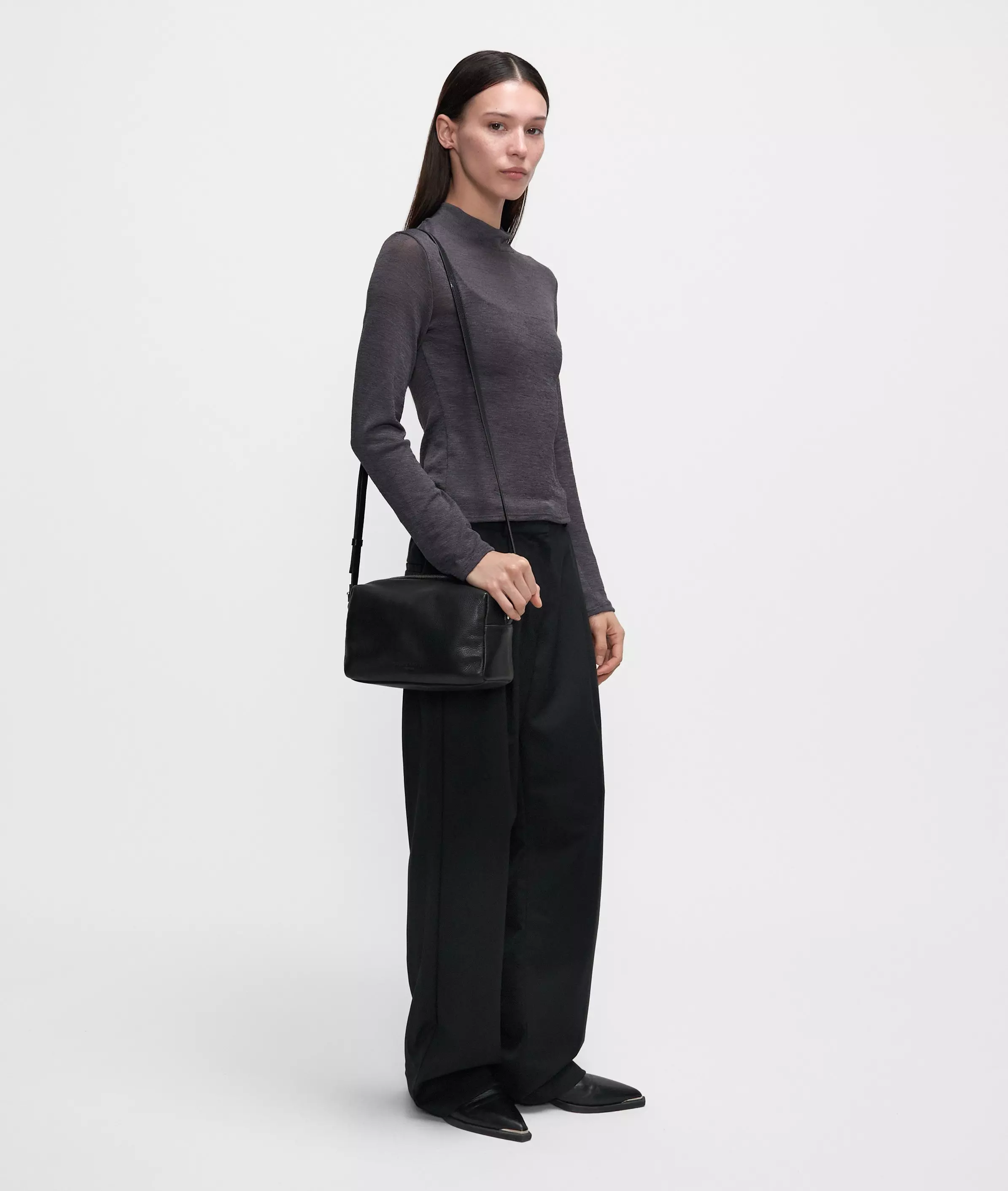 Hera II Crossbody S Handy crossbody bag made from cowhide