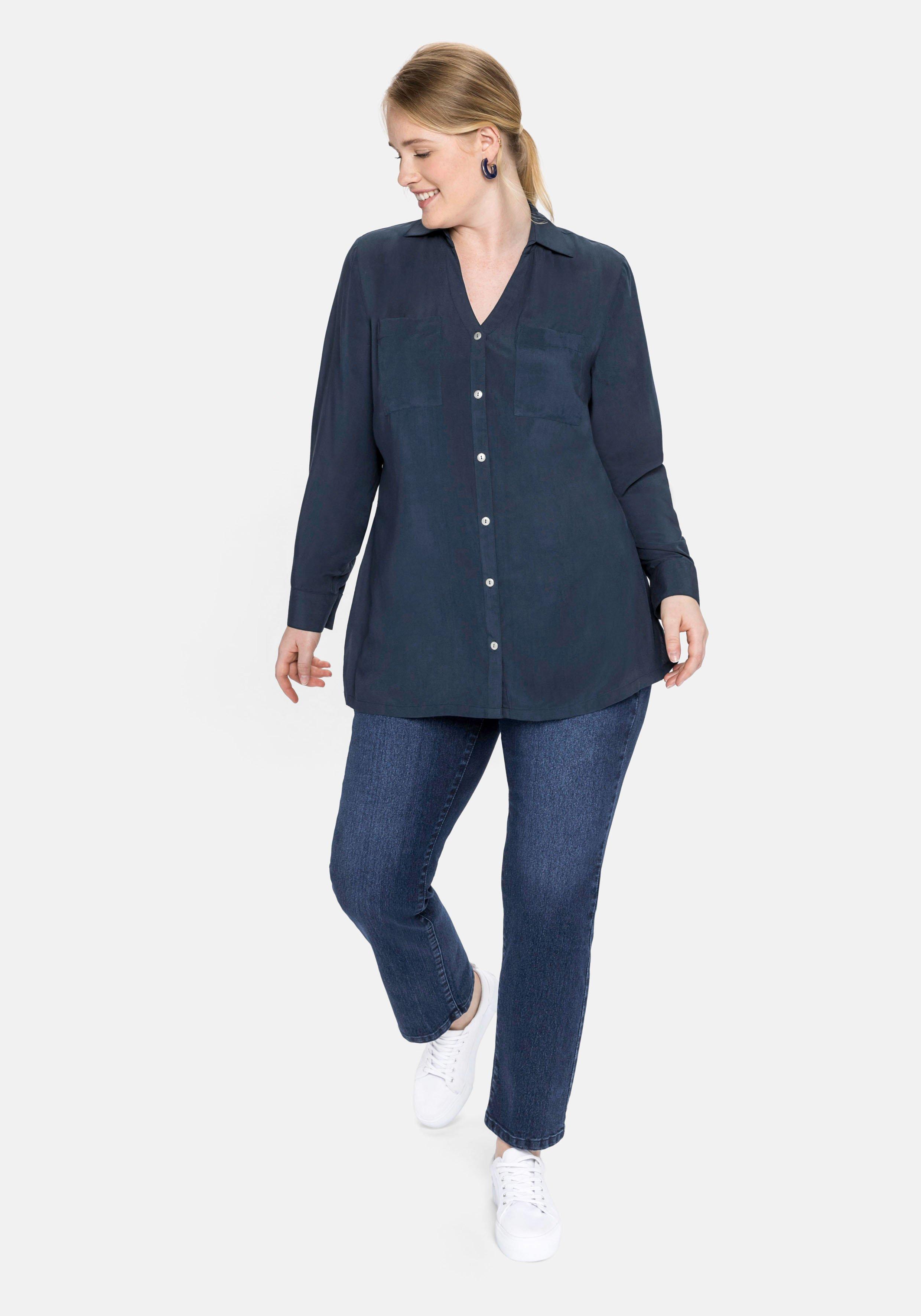 Bluse mit V-Ausschnitt und Brusttaschen
