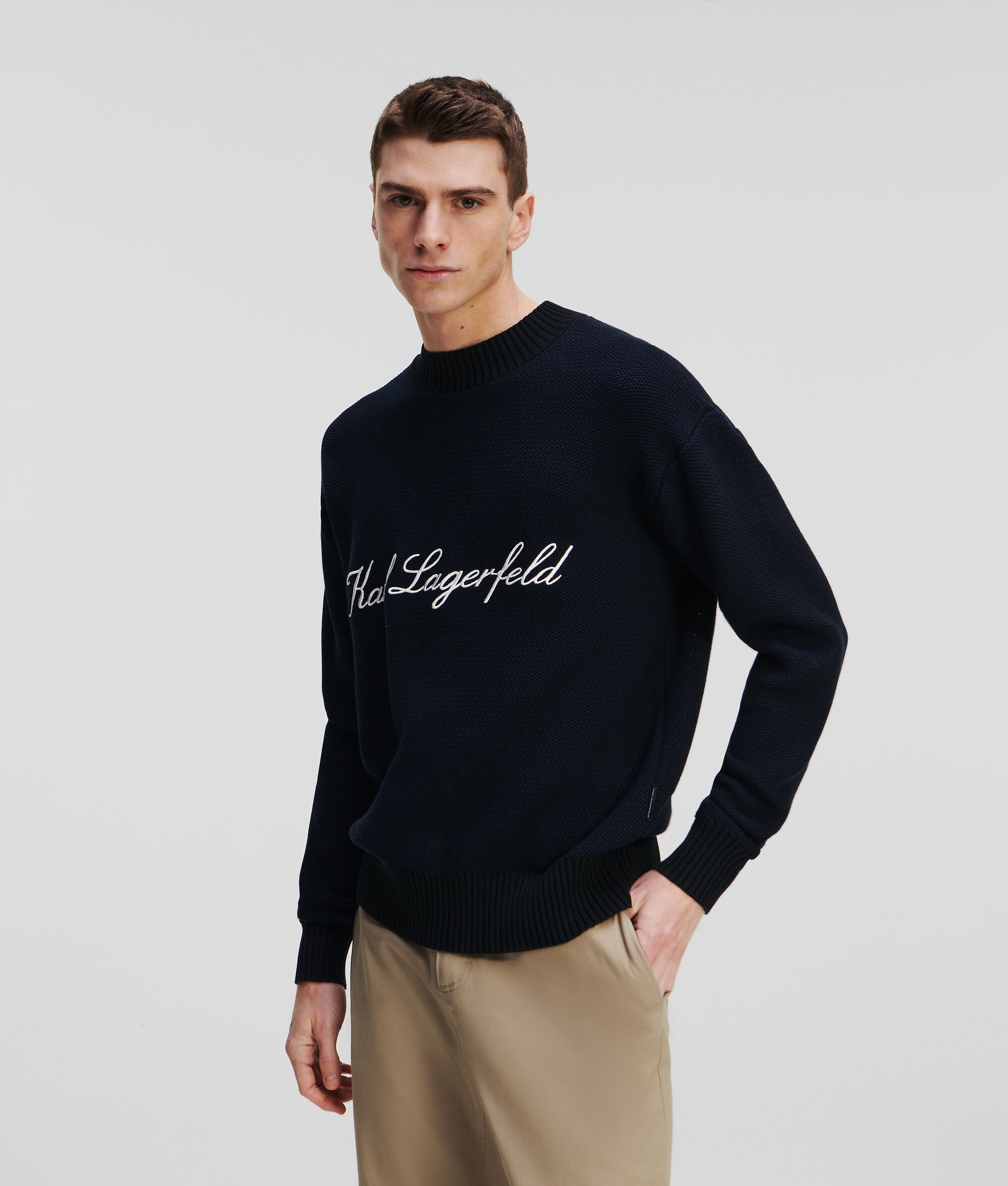 PULL EN TRICOT HOTEL KARL