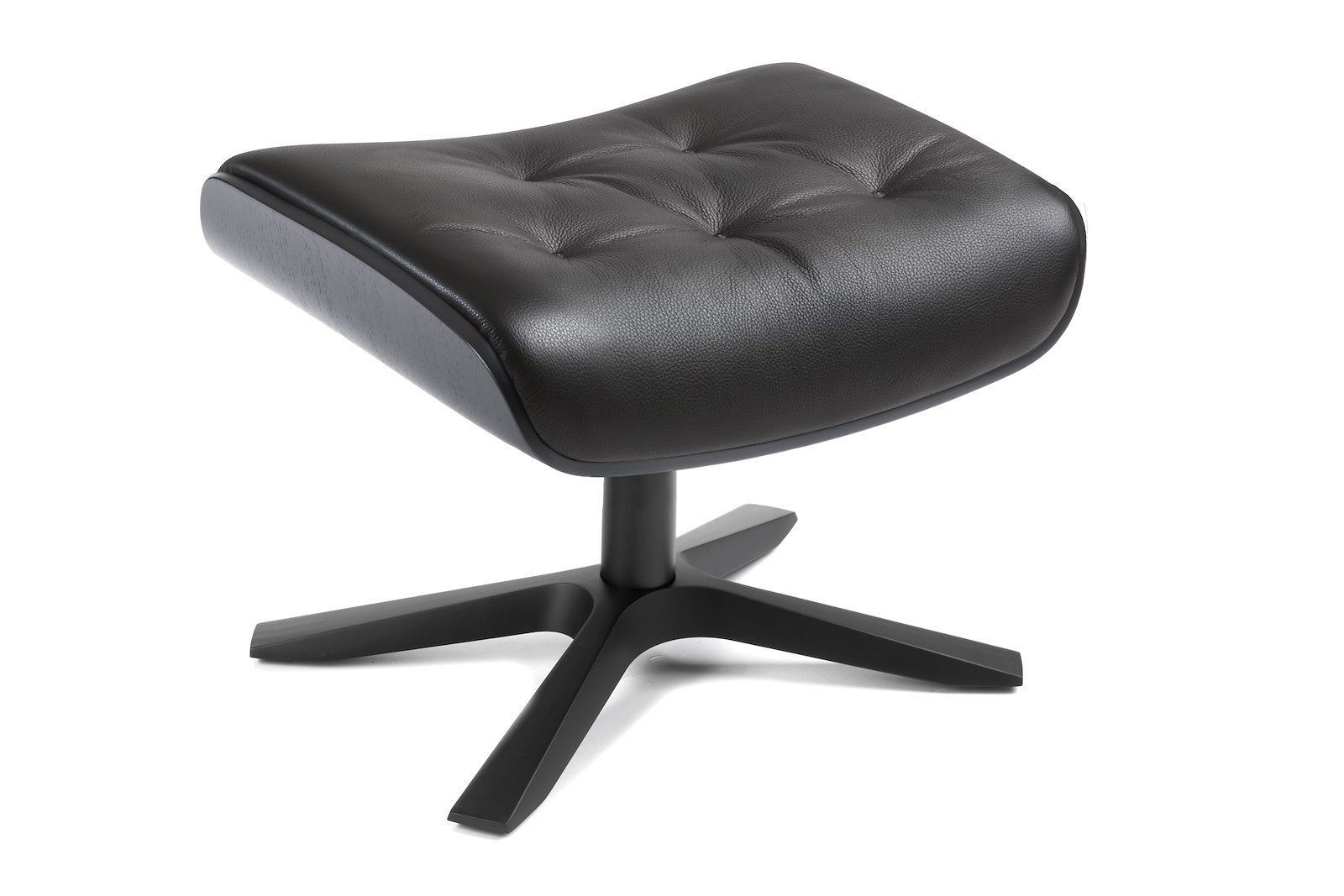 Air krakk med pikering I hud Zero 2534-89 Black, Quattro svingfot sort alu. Skrog i sortbeiset eik