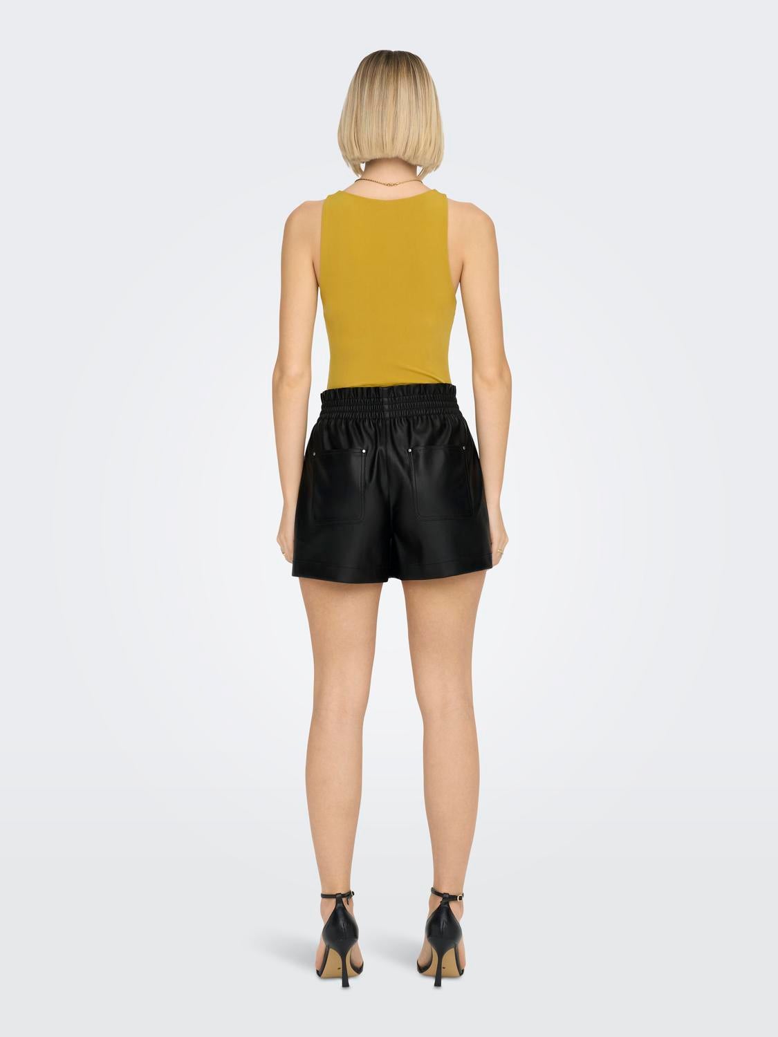 ONLLINA Komfort Fit Kunstledershorts Black