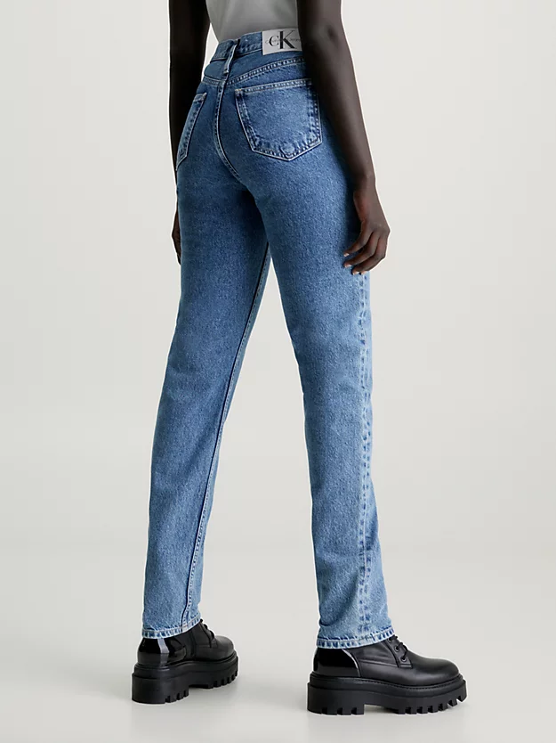 calça jeans slim reta e folgada