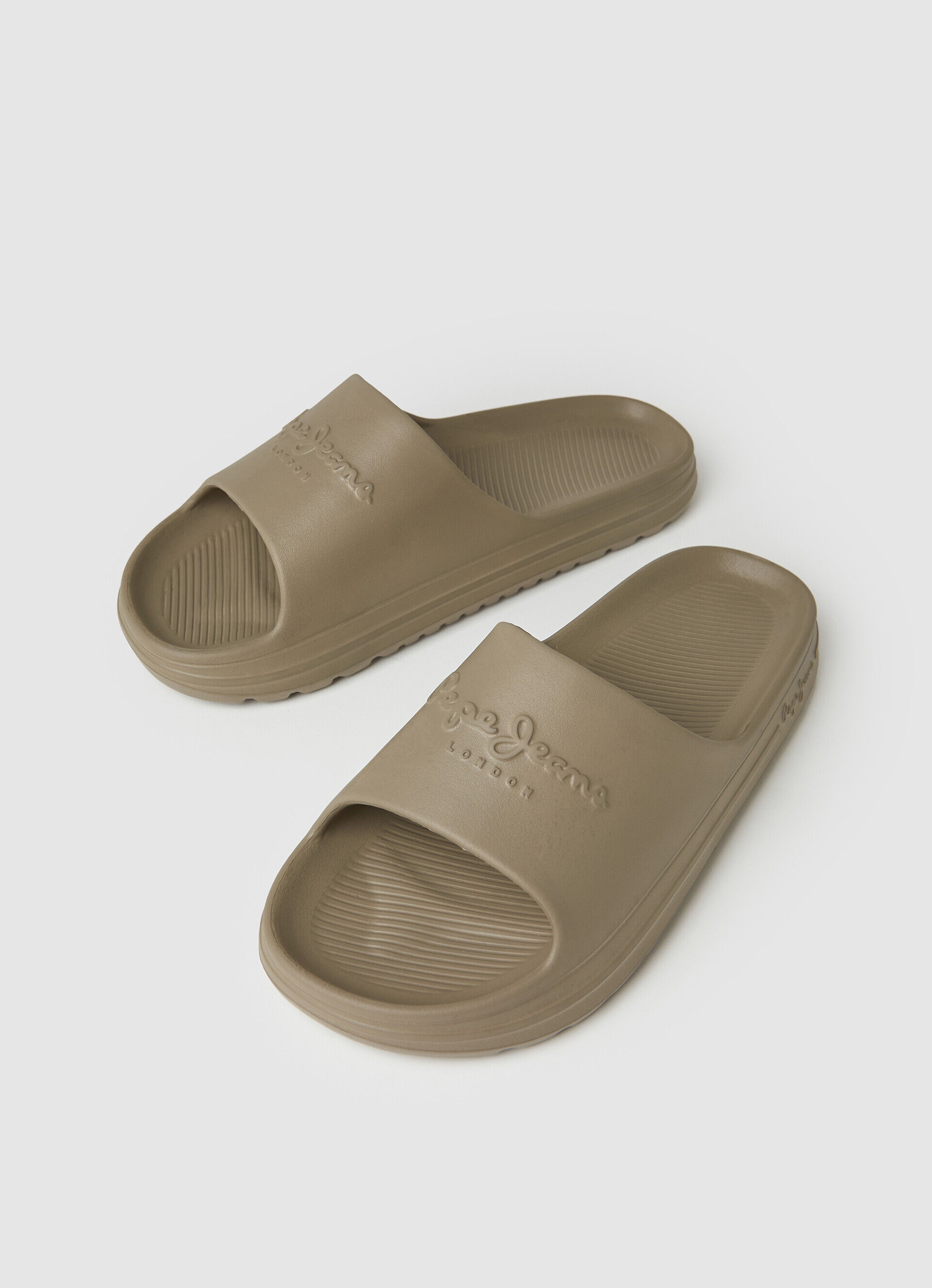 Chinelo de praia estilo slide - marrom