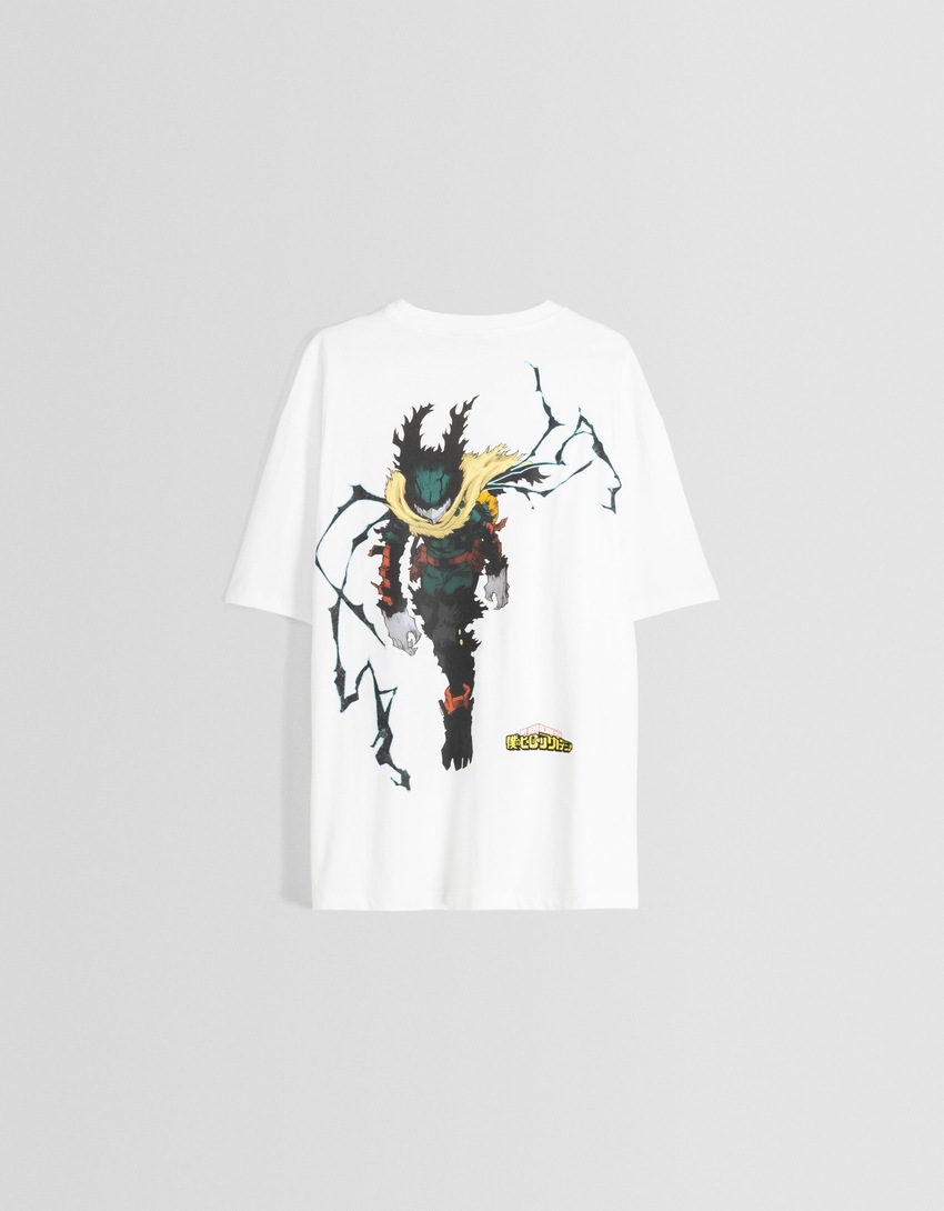 Camiseta de manga curta com modelagem quadrada inspirada em My Hero Academia e estampa.