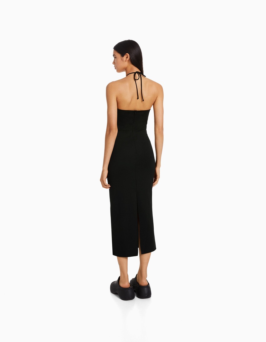 Vestido midi com decote halter e recortes