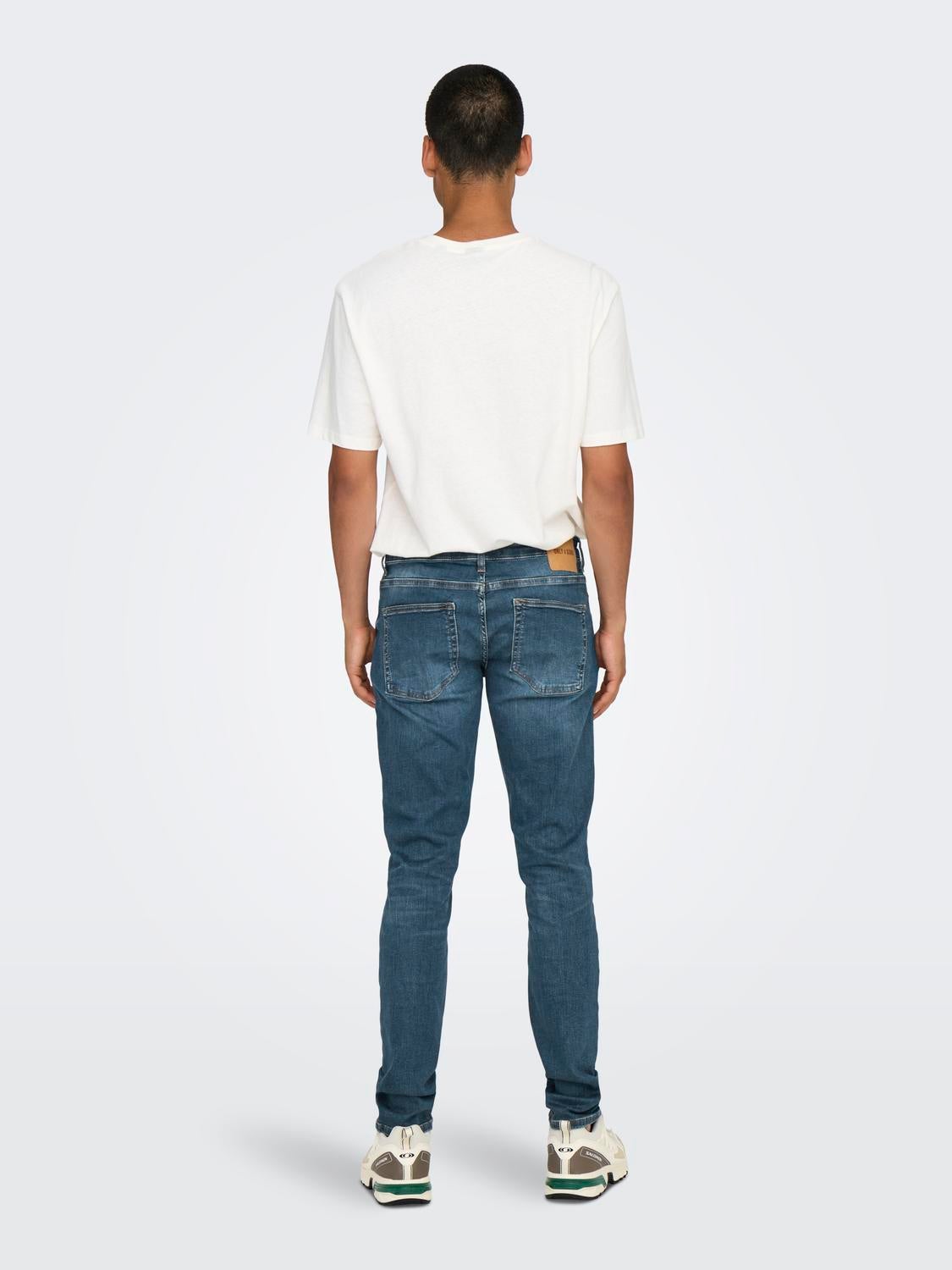 ONSLOOM Niedrige Taille Verjüngter Slim Fit Jeans Dark Medium Blue Denim